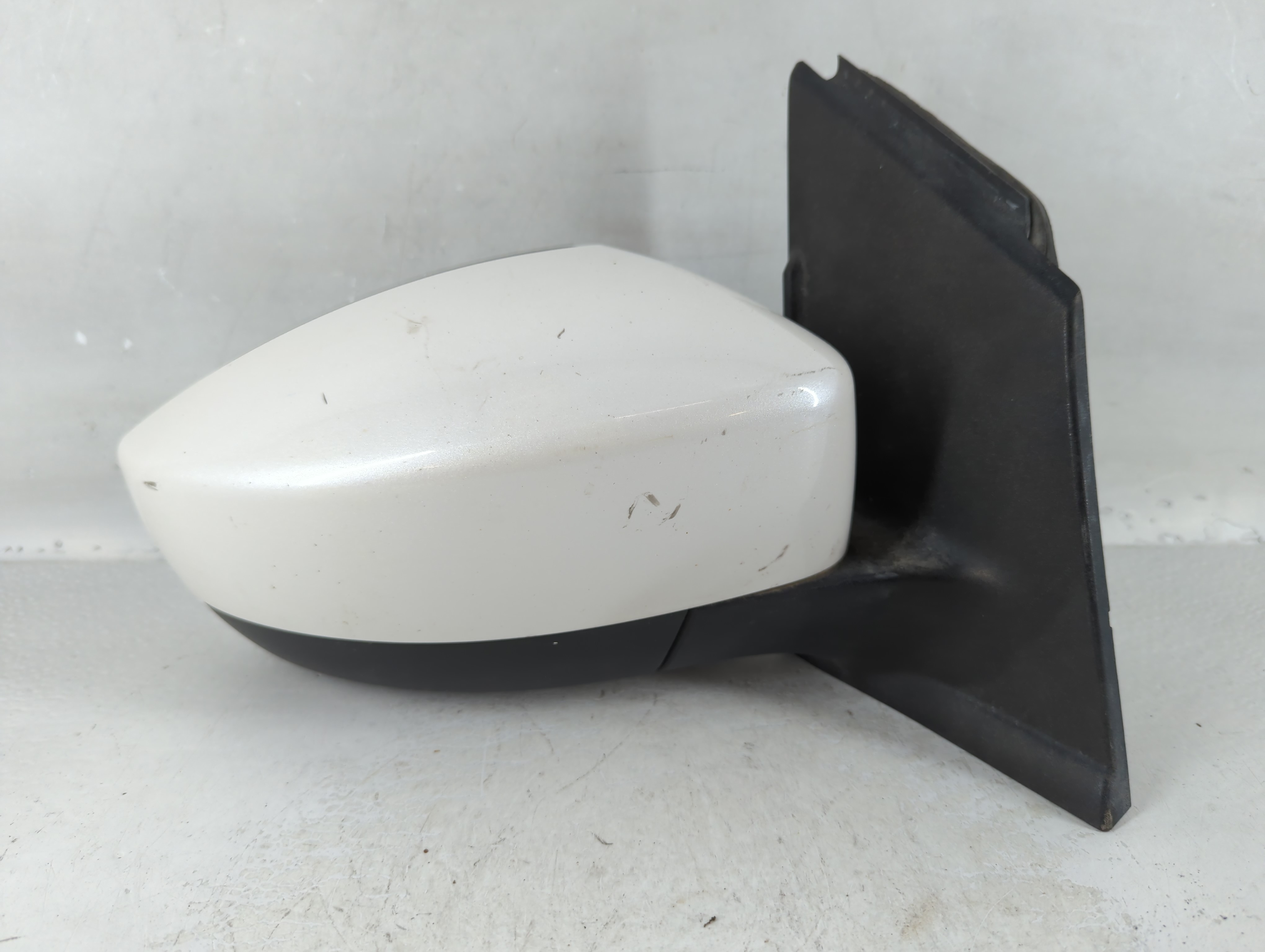 2017-2019 Ford Escape Passenger Right Side View Power Door Mirror White 798769 - Oemusedautoparts1.com