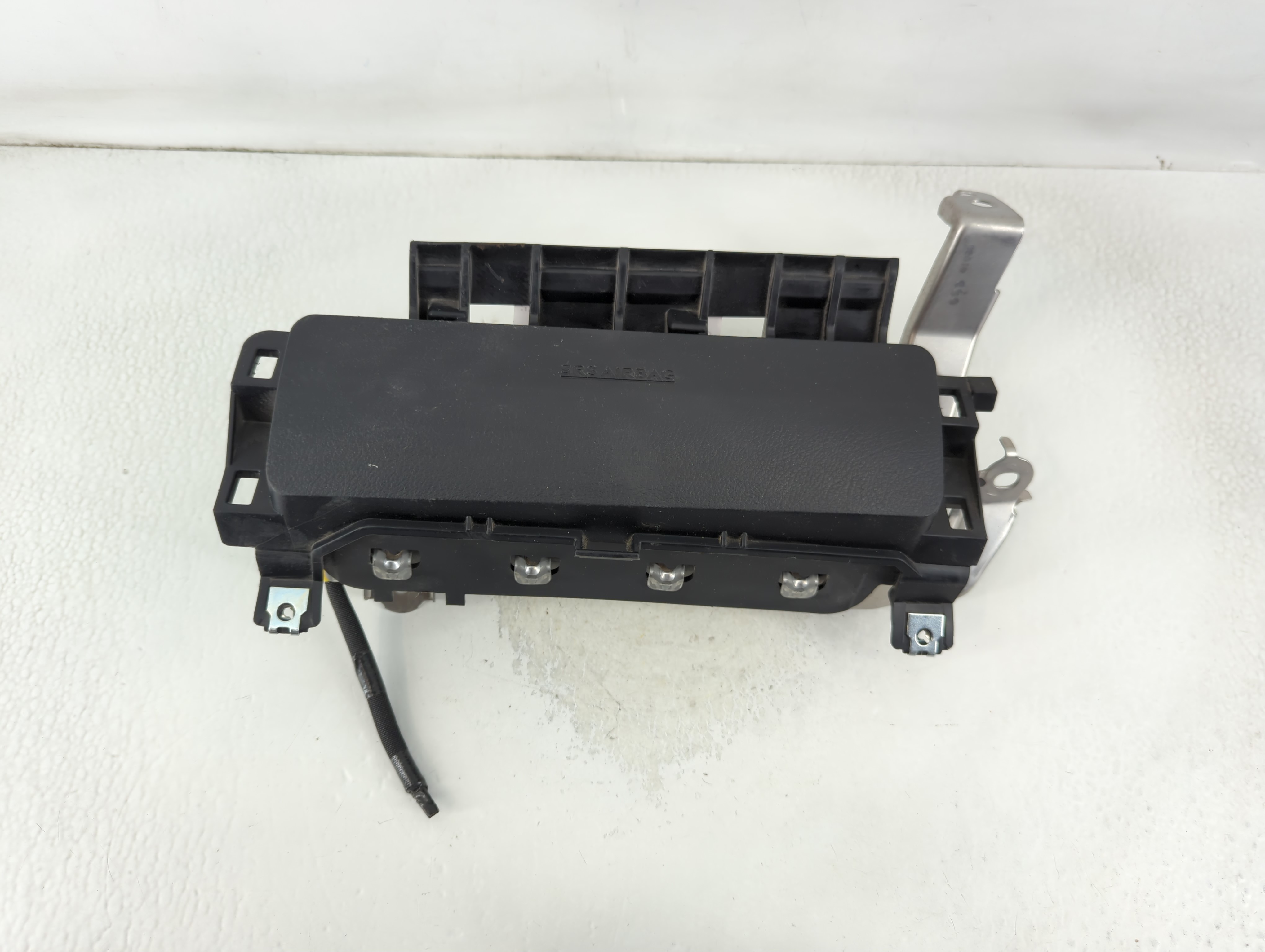 2020-2022 Mazda Cx-30 Air Bag Driver Left Knee Oem 798909 - Oemusedautoparts1.com