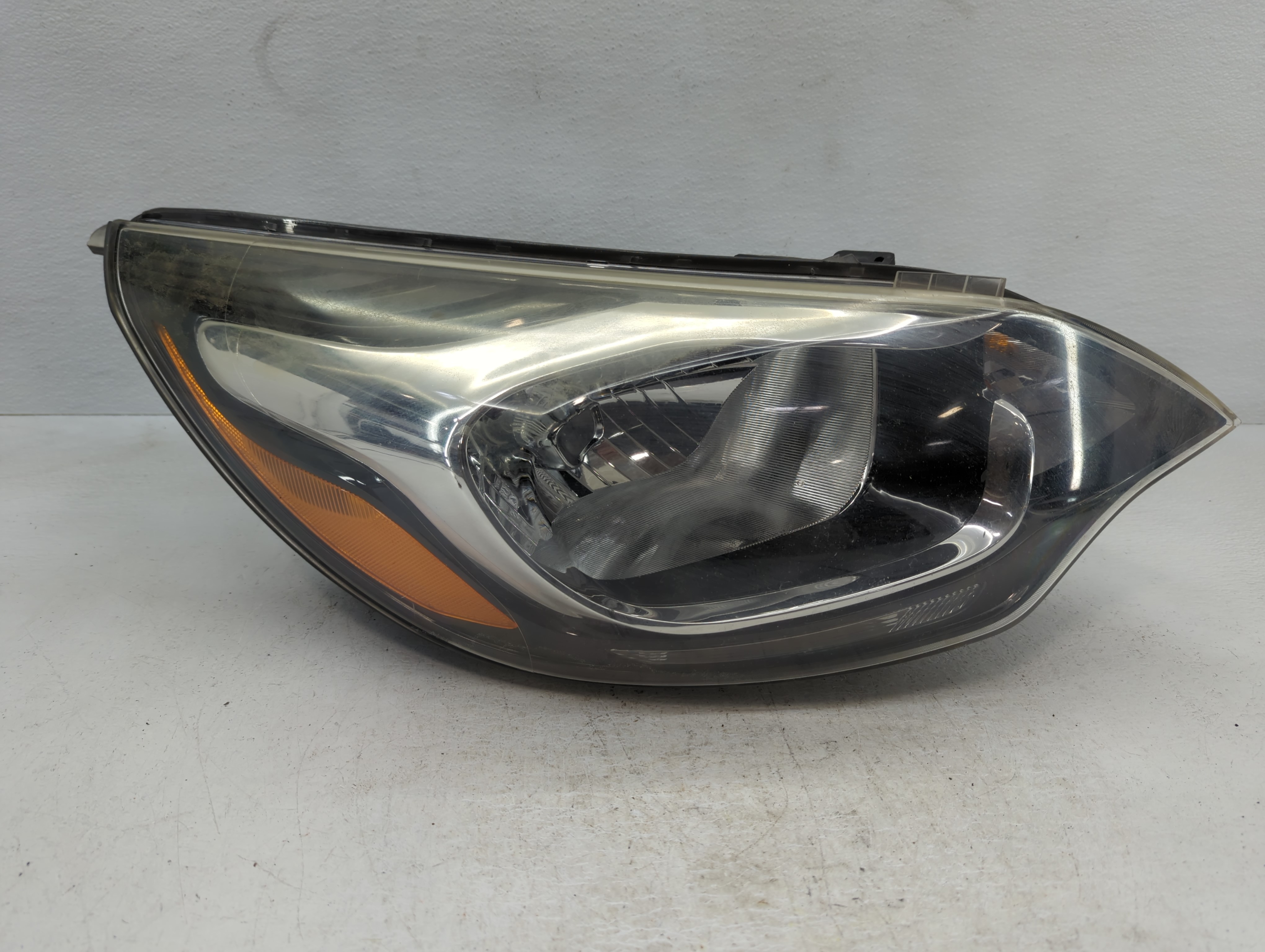 Picture of 2012-2017 Kia Rio Passenger Right Oem Head Light Headlight Lamp 798919
