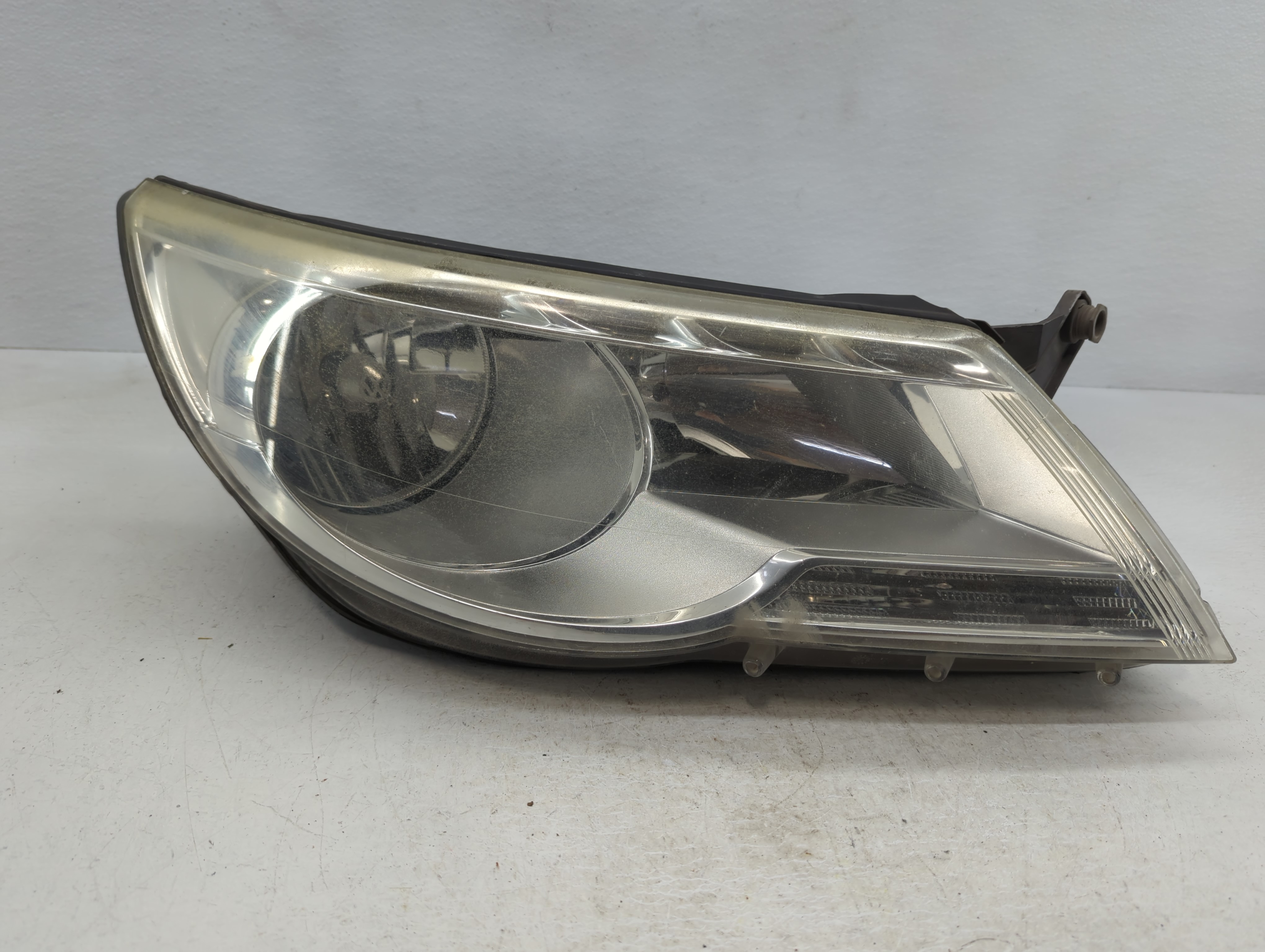 2009-2011 Volkswagen Tiguan Passenger Right Oem Head Light Headlight Lamp 798948 - Oemusedautoparts1.com