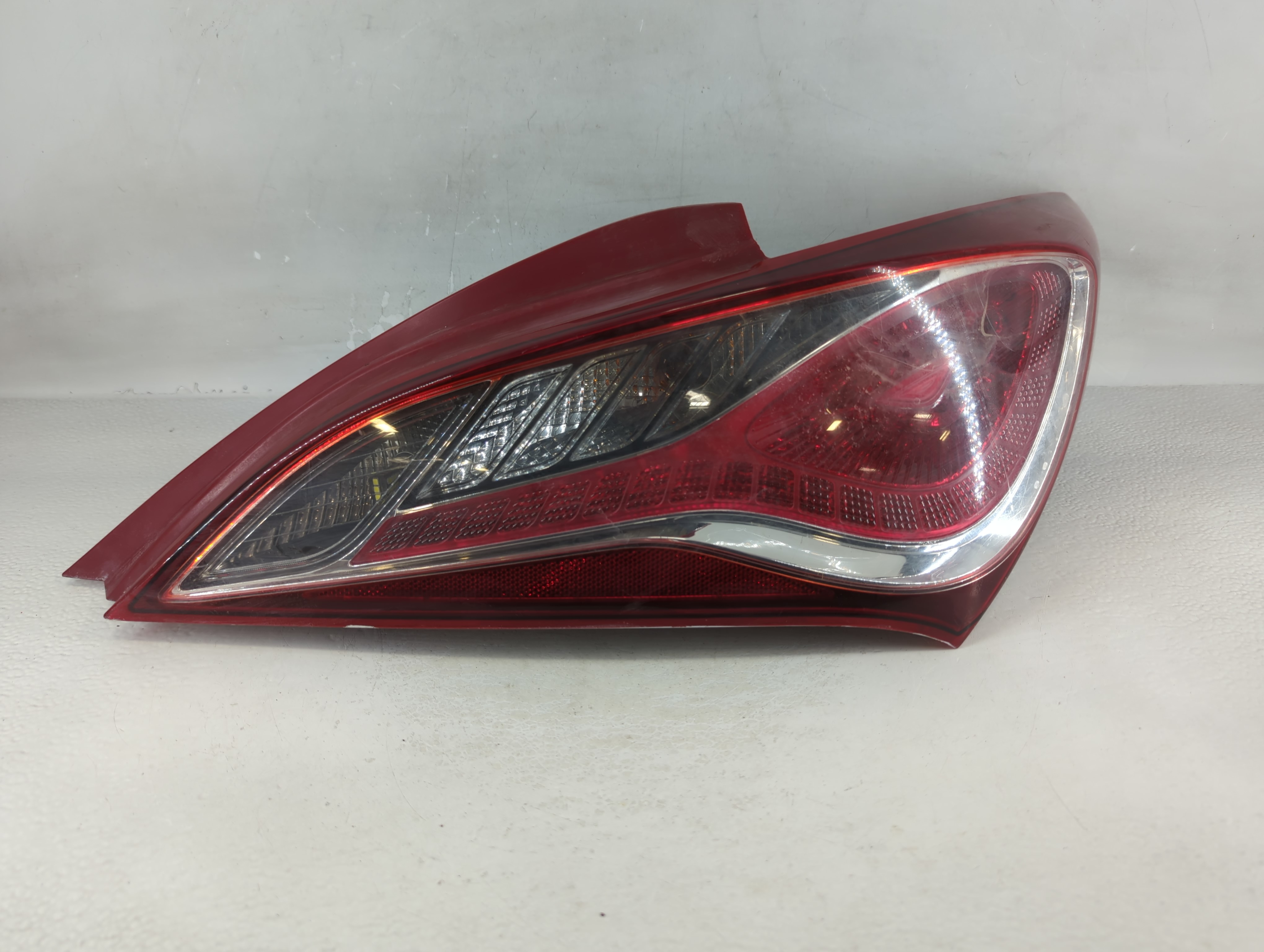 2012-2014 Hyundai Genesis Driver Left Side Tail Light Taillight Oem 798986 - Oemusedautoparts1.com