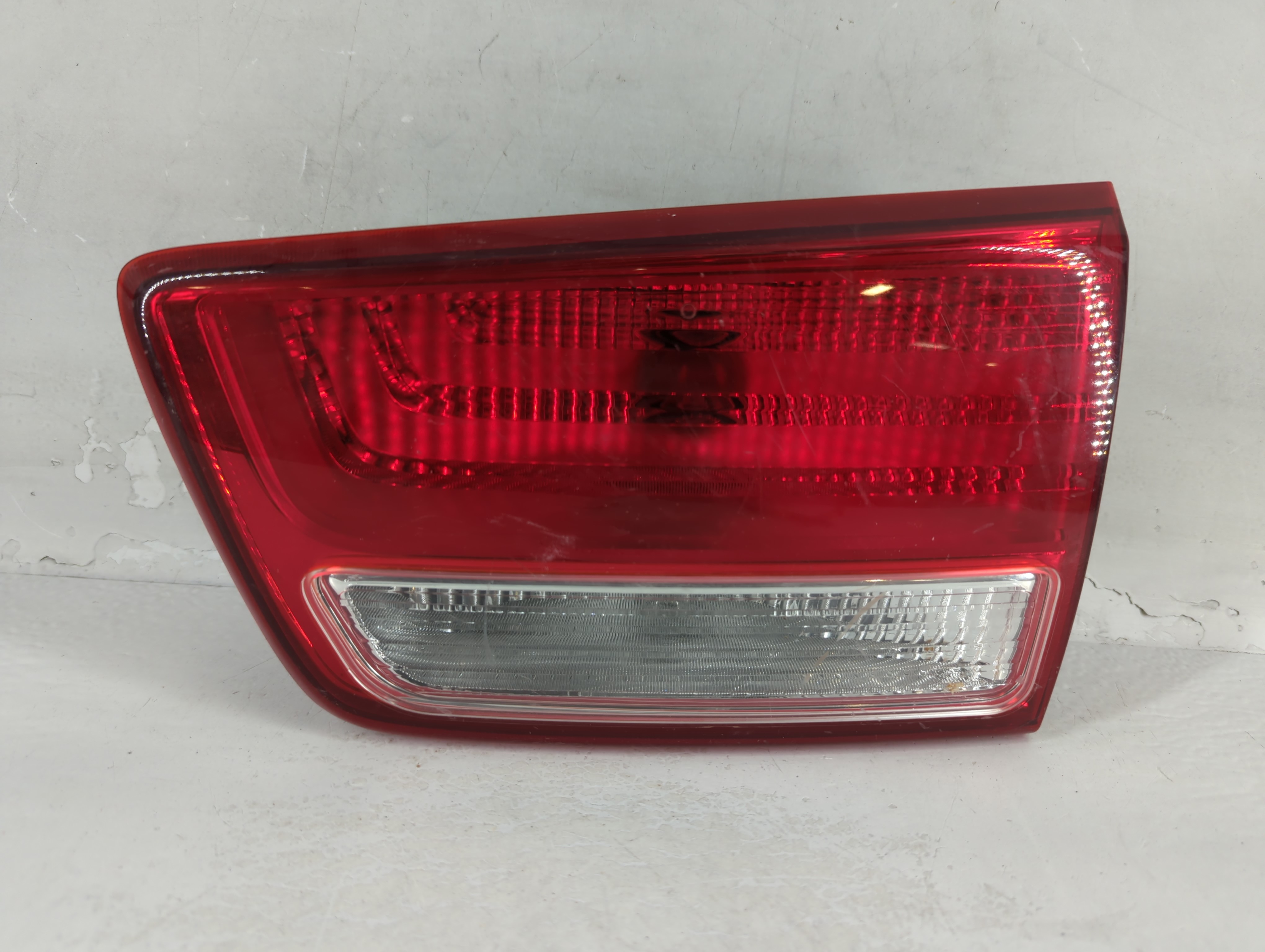 Picture of 2016-2018 Kia Sedona Passenger Right Side Tail Light Taillight Oem 799027