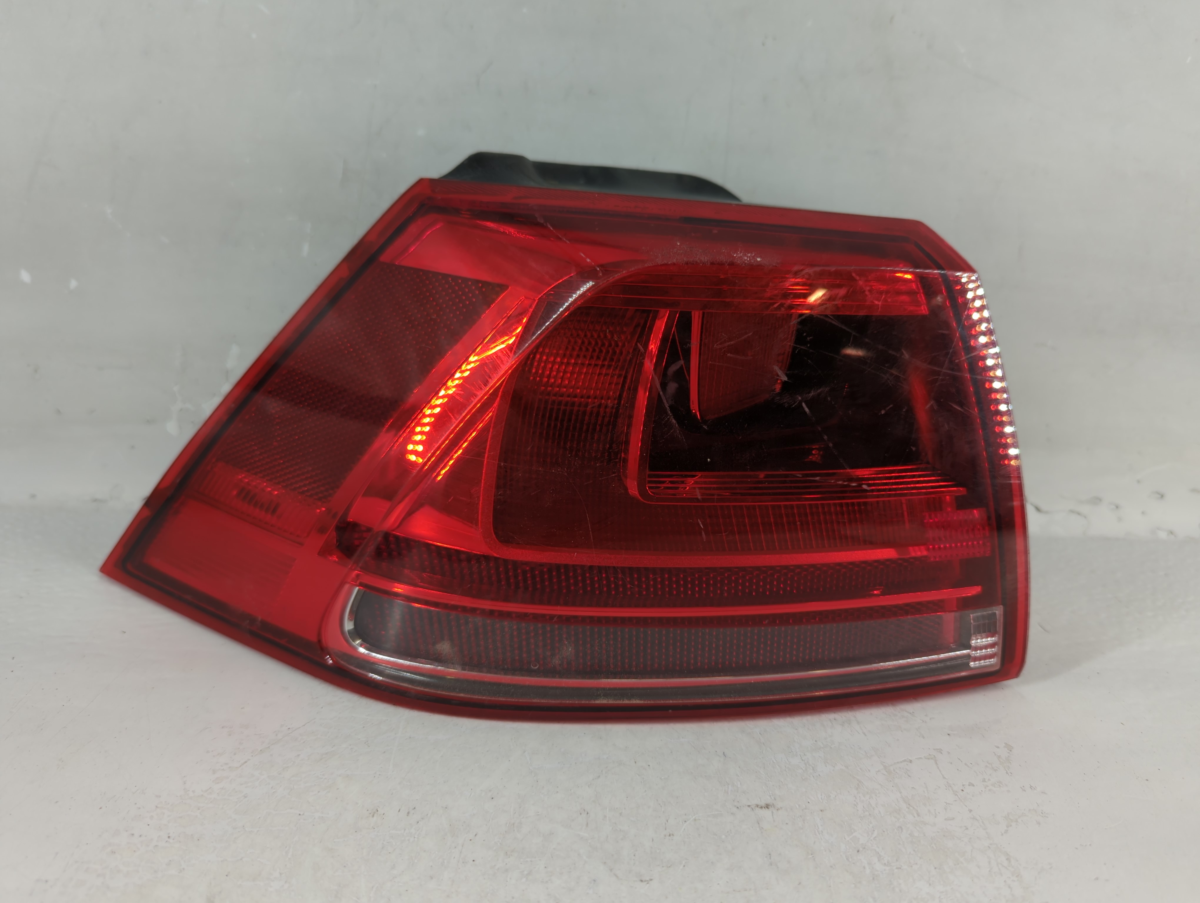 2016-2016 Volkswagen Golf Passenger Right Side Tail Light Taillight Oem 799029 - Oemusedautoparts1.com