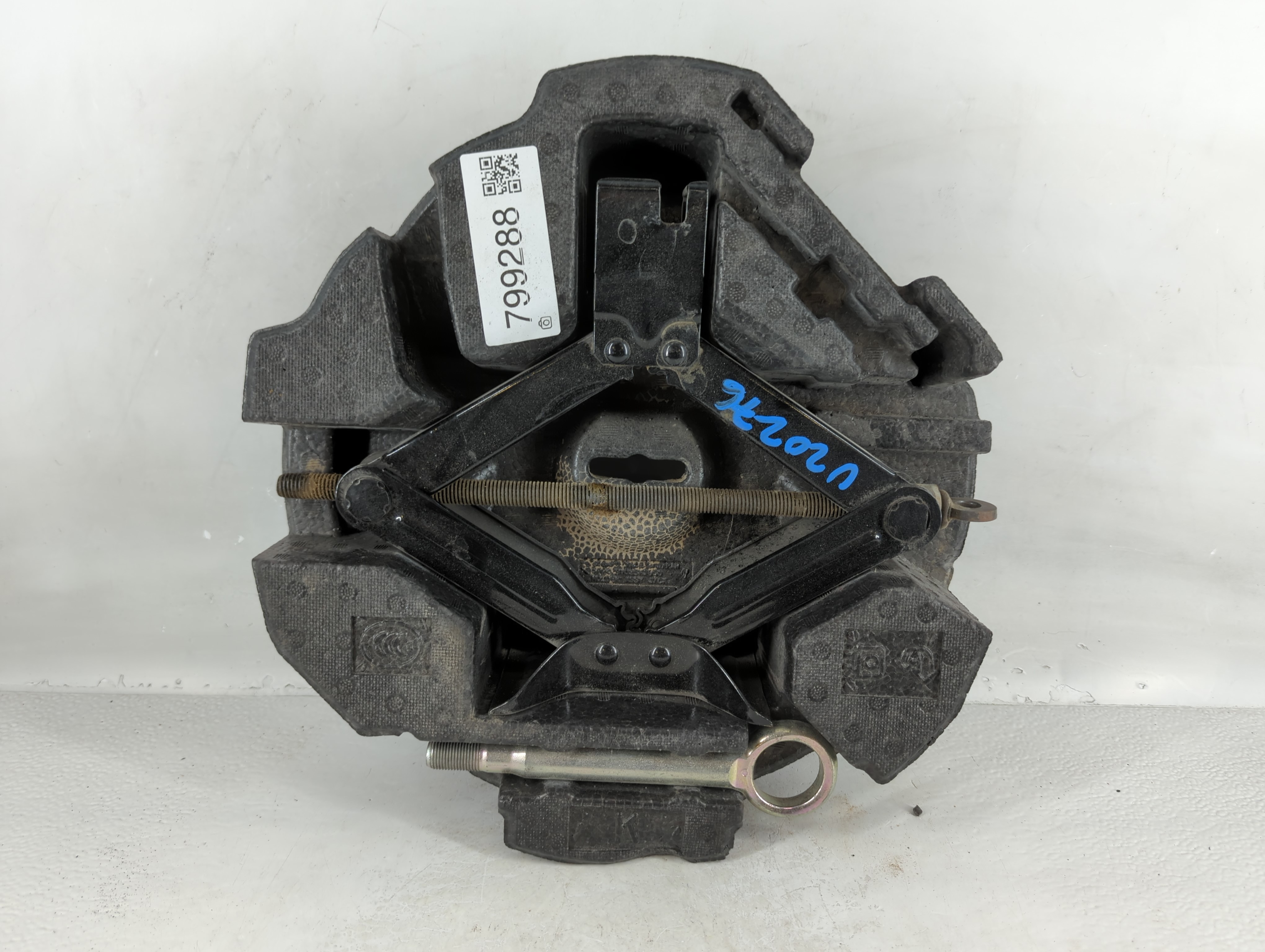 2017 Subaru Forester Spare Scissor Car Jack 799288 - Oemusedautoparts1.com