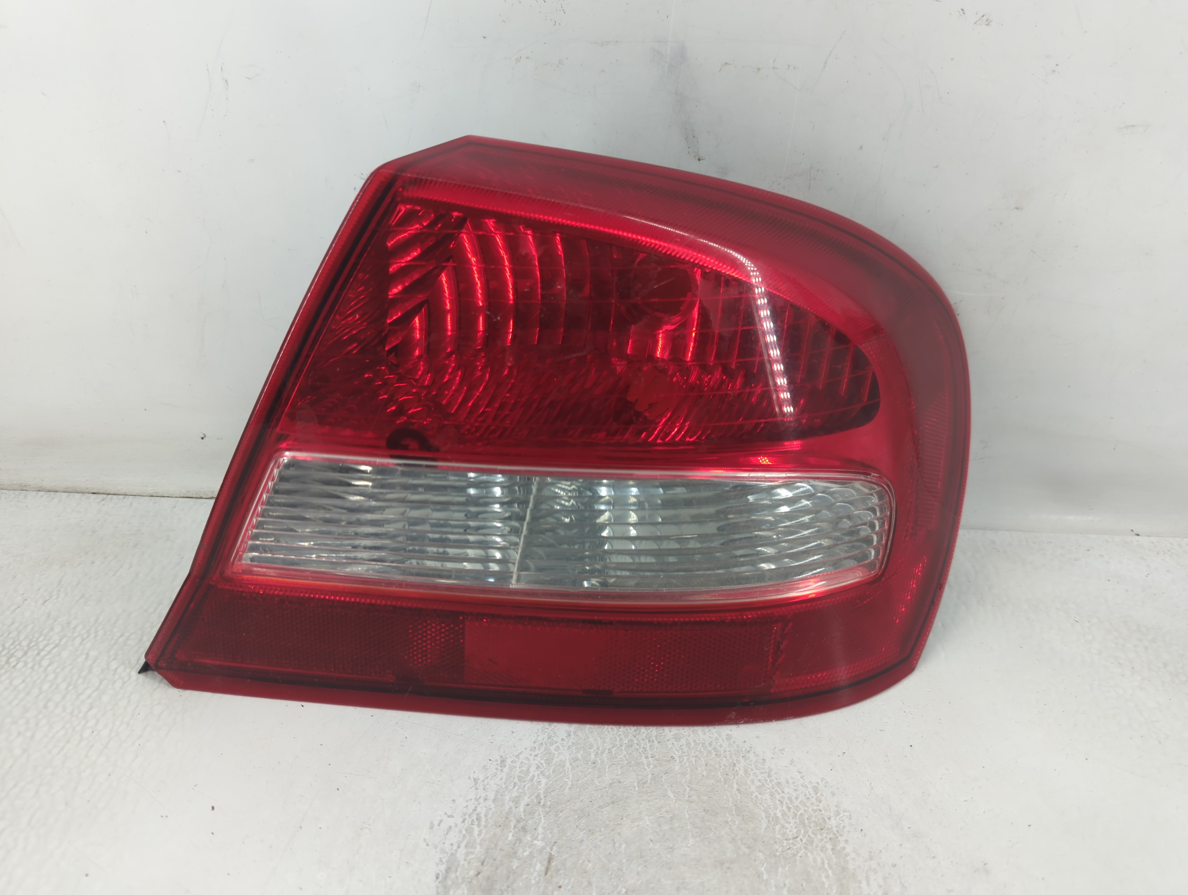 Picture of 2003-2005 Chrysler Sebring Passenger Right Side Tail Light Taillight Oem 799368