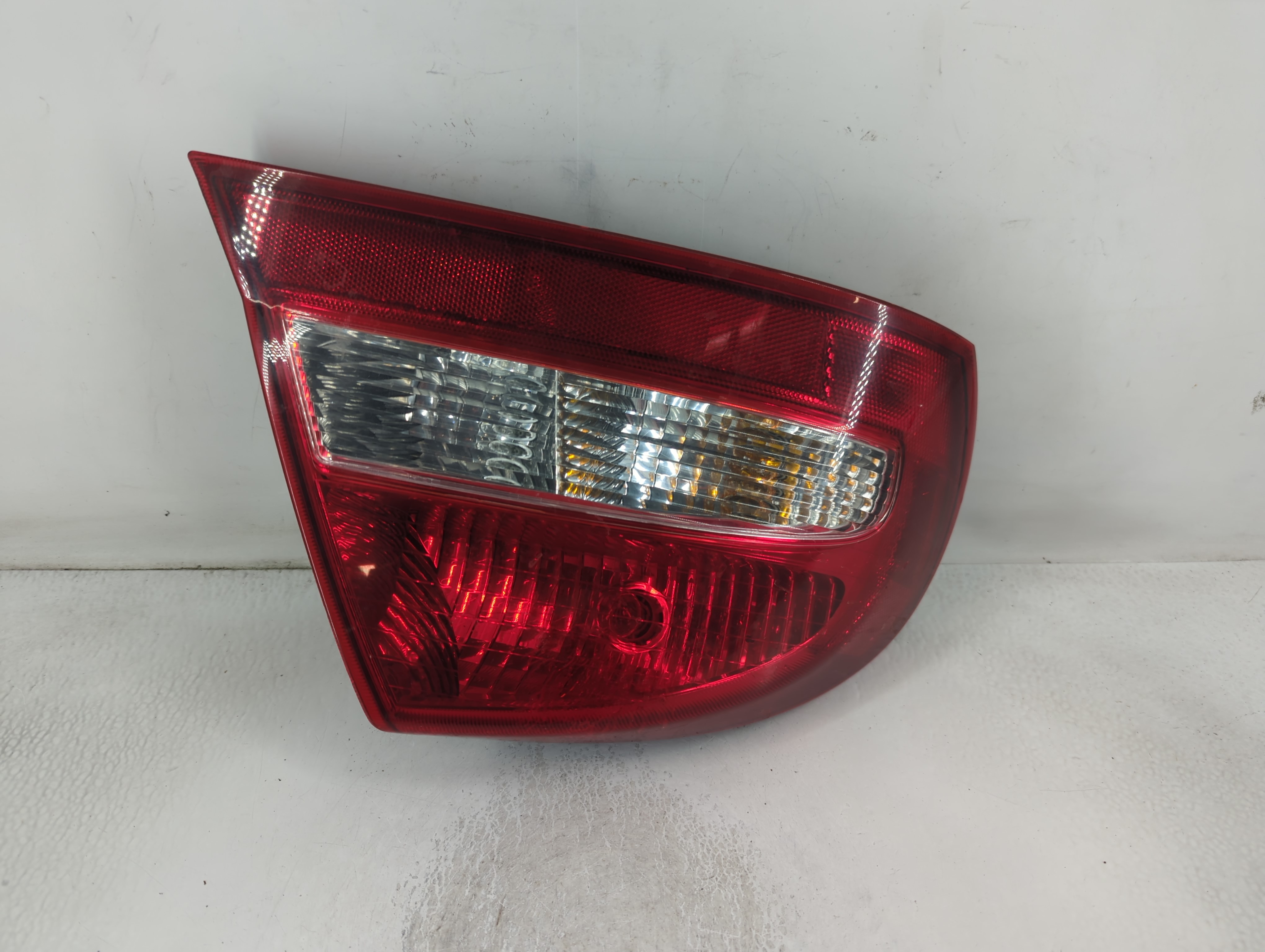 Picture of 2003-2005 Chrysler Sebring Driver Left Side Tail Light Taillight Oem 799369