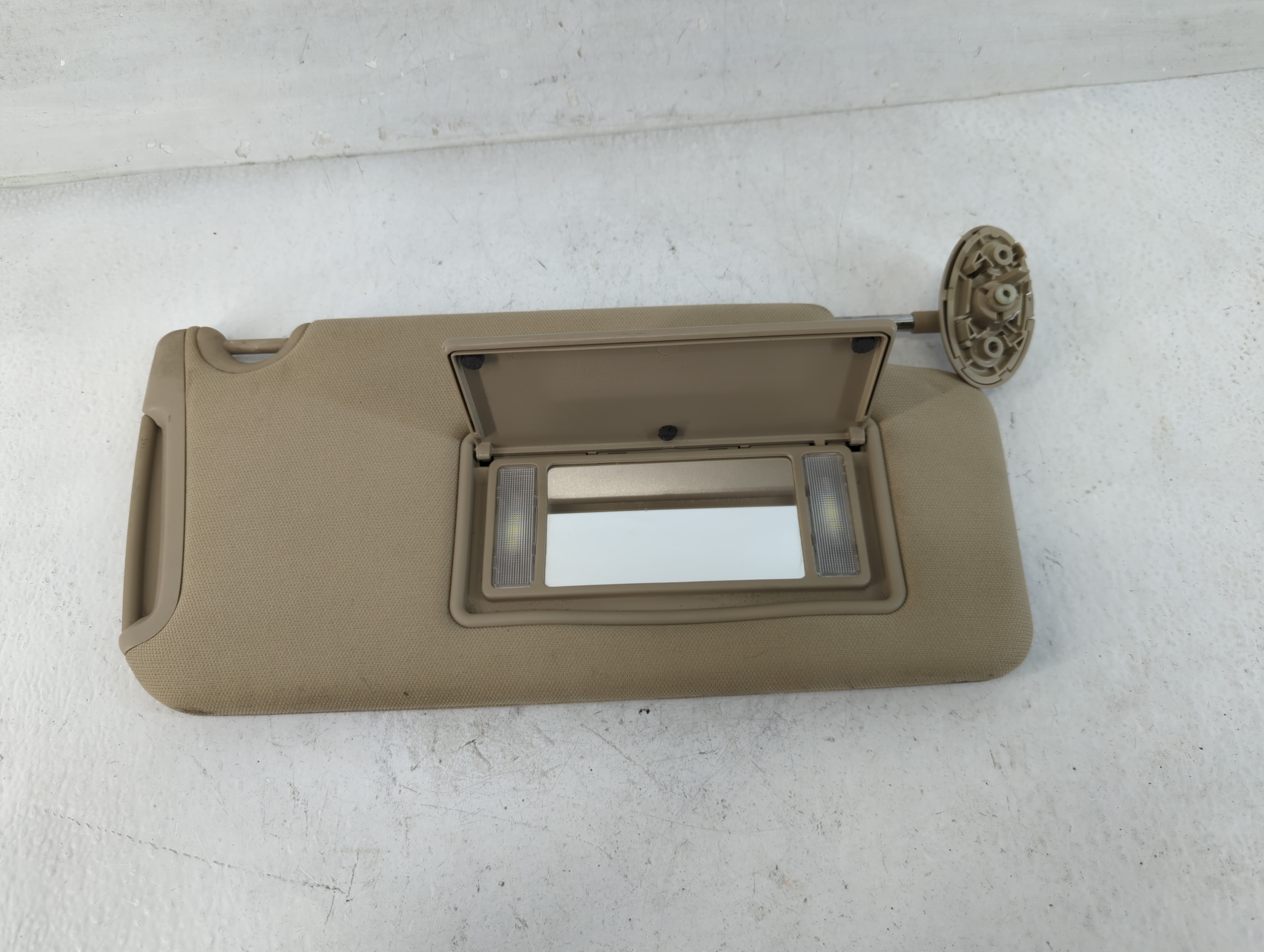 2011-2014 Chrysler 300 Passenger Sun Visor Mirror Right Sunvisor 799569 - Oemusedautoparts1.com