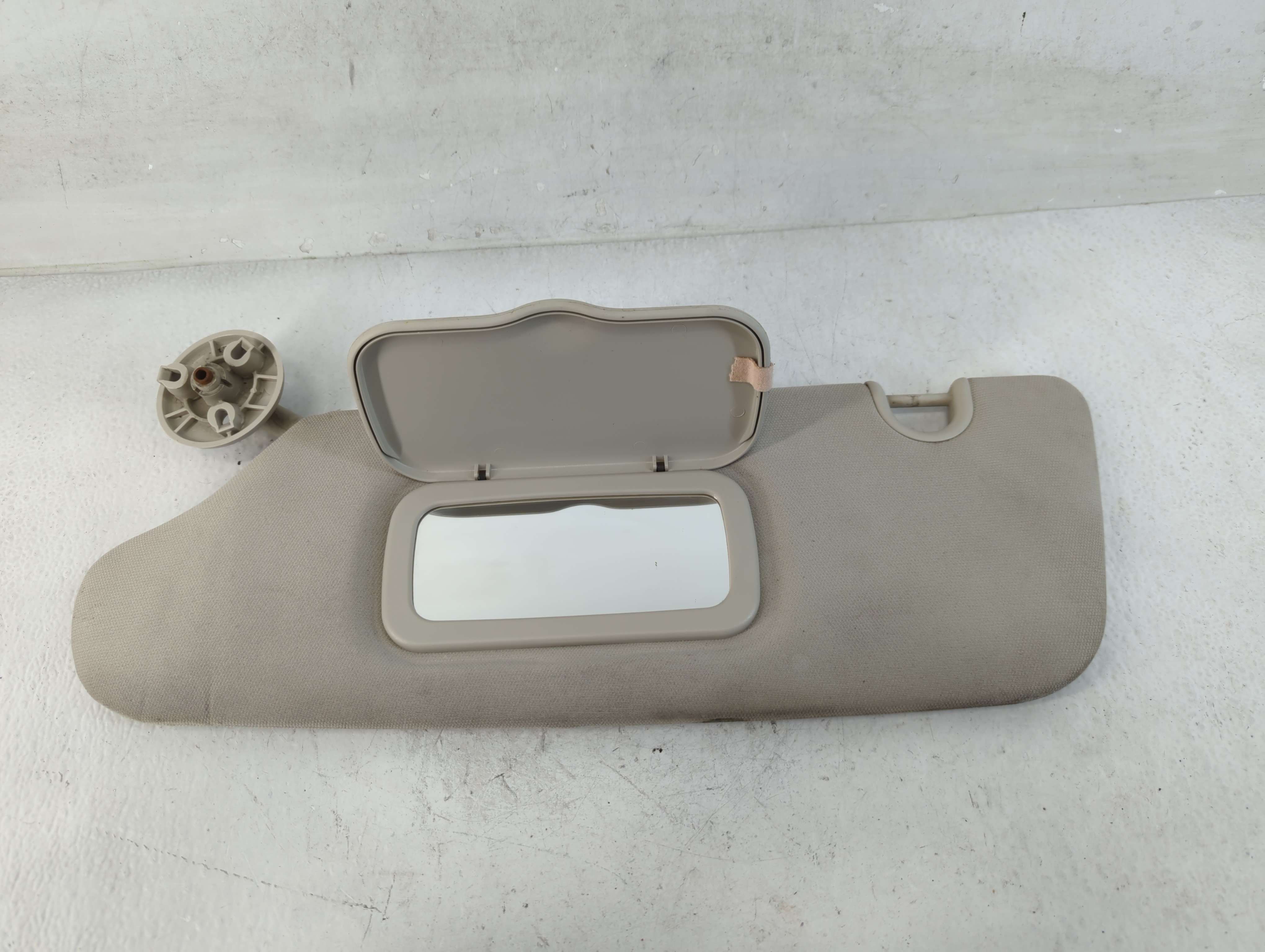 2011-2020 Dodge Grand Caravan Driver Sun Visor Mirror Left Sunvisor 799636 - Oemusedautoparts1.com