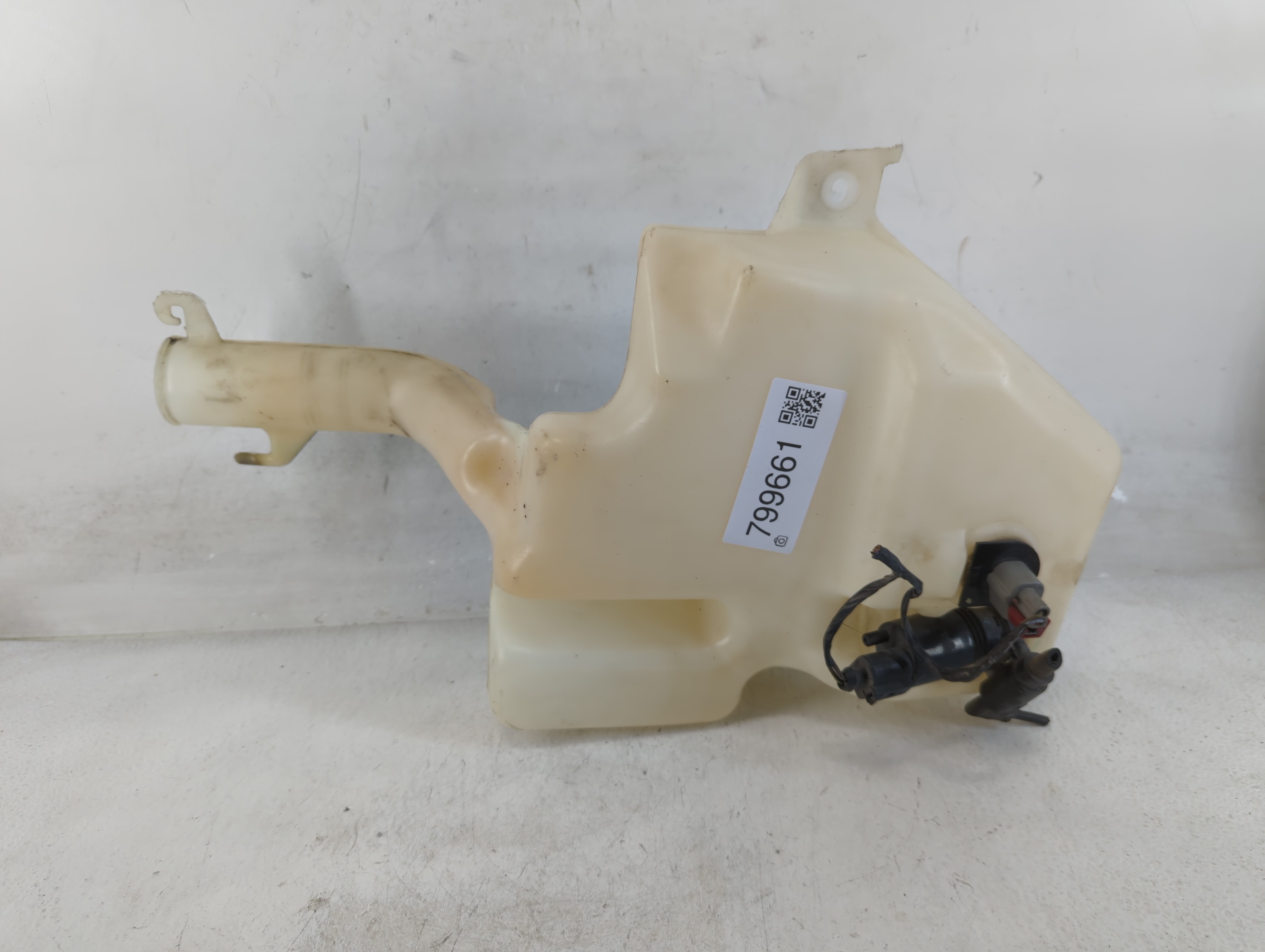 2011 Dodge Grand Caravan Windshield Washer Fluid Reservoir Bottle Oem 799661 - Oemusedautoparts1.com