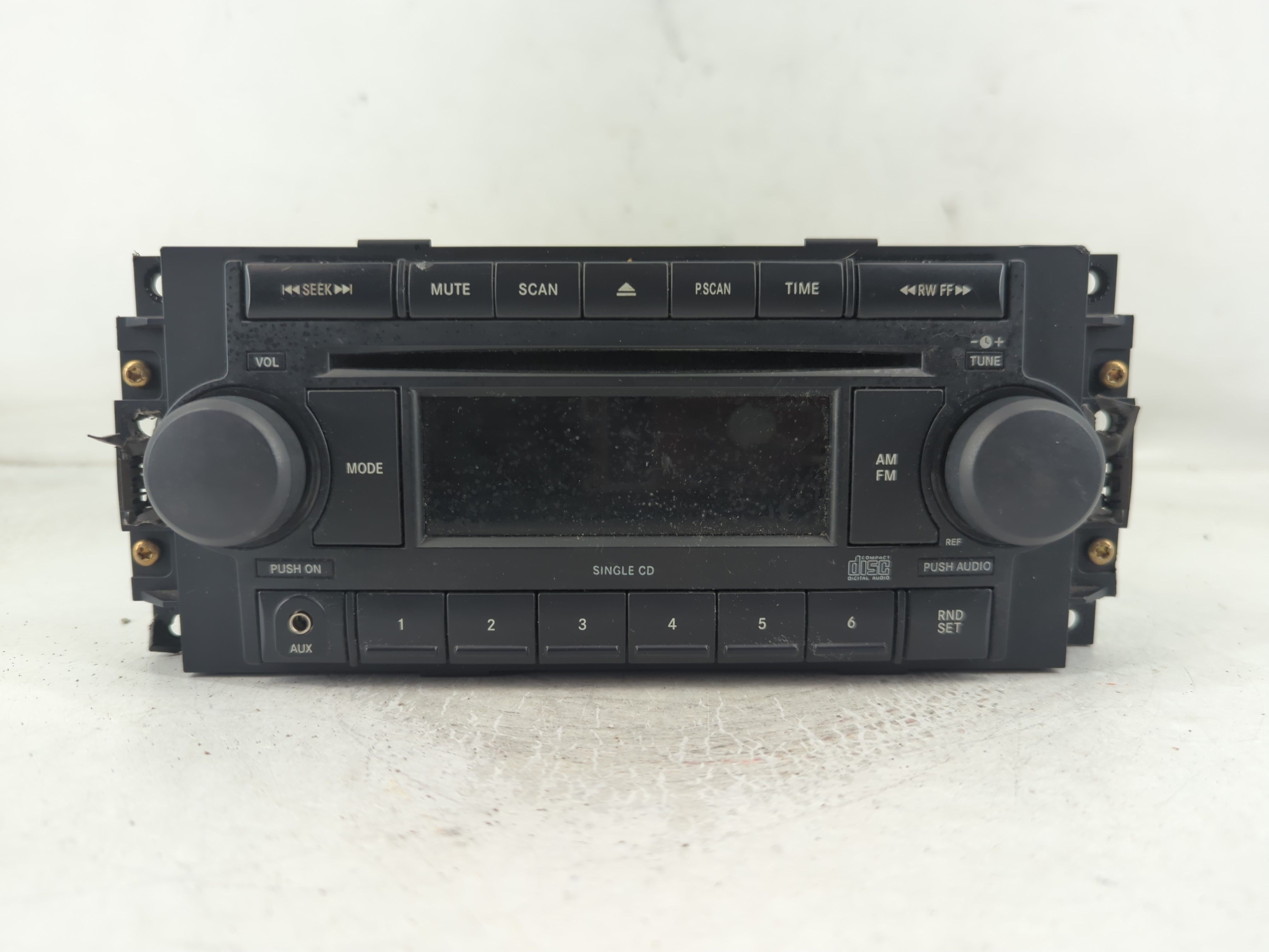 Picture of 2005-2006 Jeep Grand Cherokee Am Fm Cd Player Radio Receiver 799714