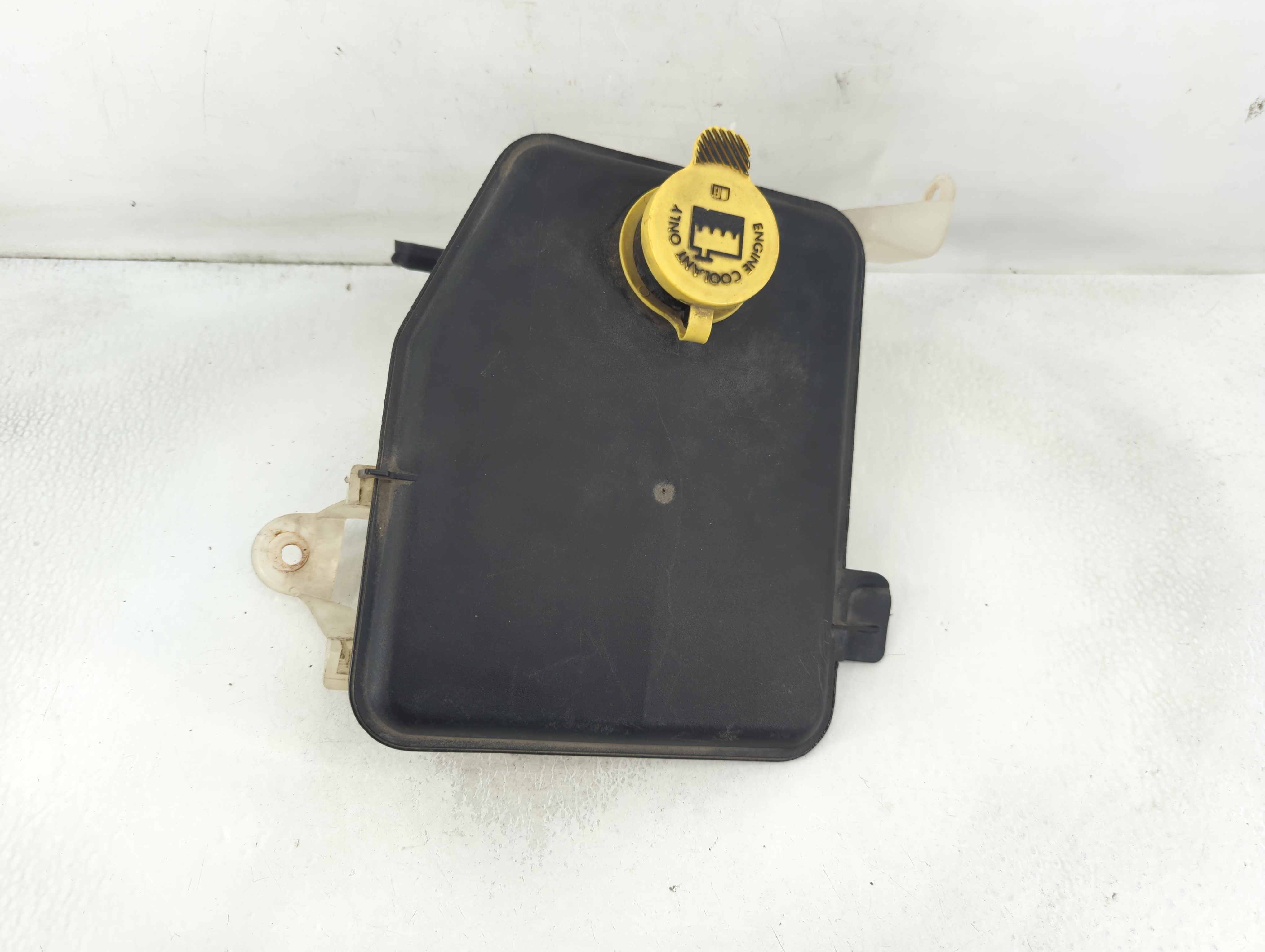 2005 Jeep Grand Cherokee Radiator Coolant Overflow Expansion Tank Bottle 799730 - Oemusedautoparts1.com