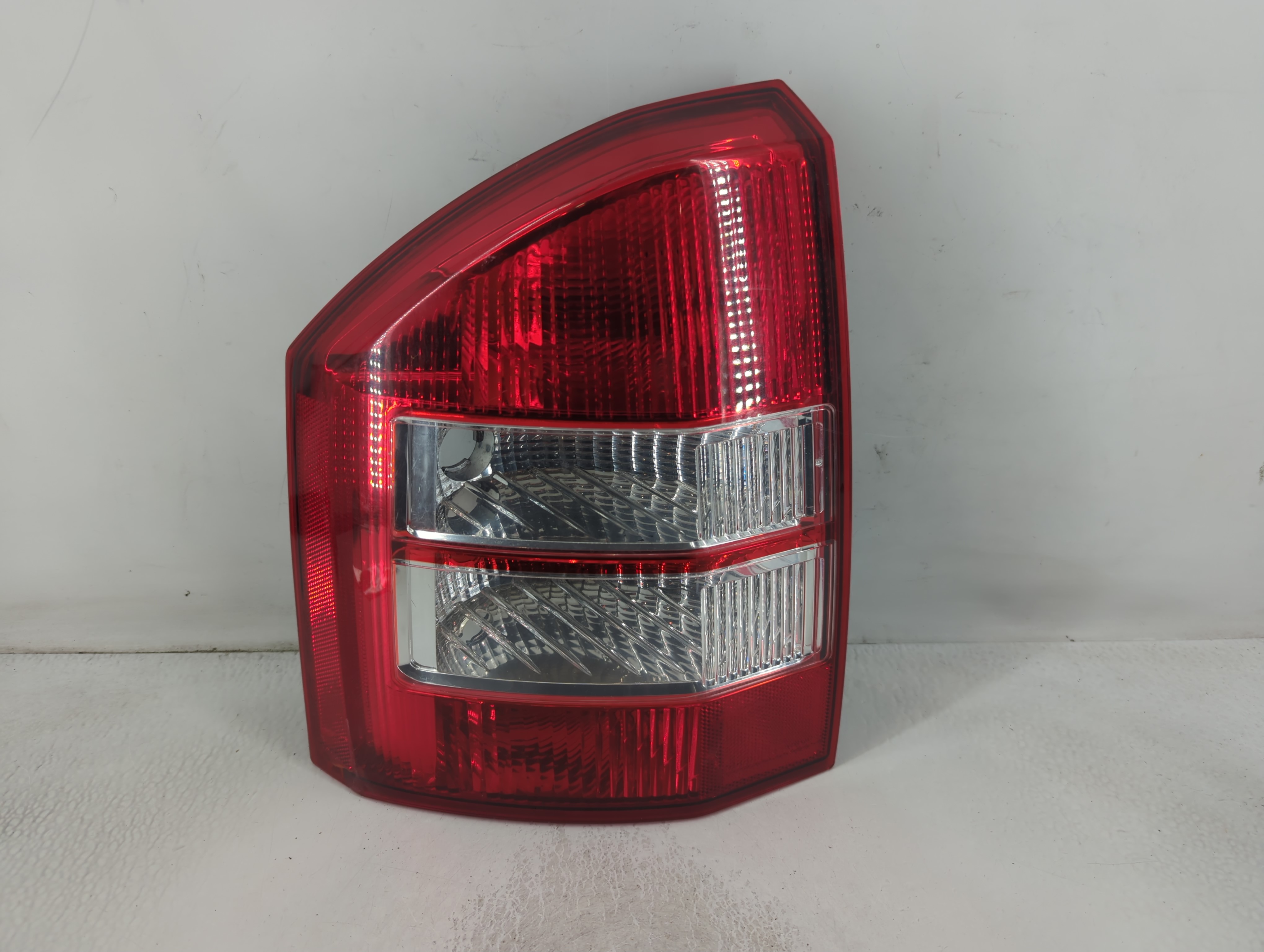 Picture of 2007-2010 Jeep Compass Driver Left Side Tail Light Taillight Oem 799777