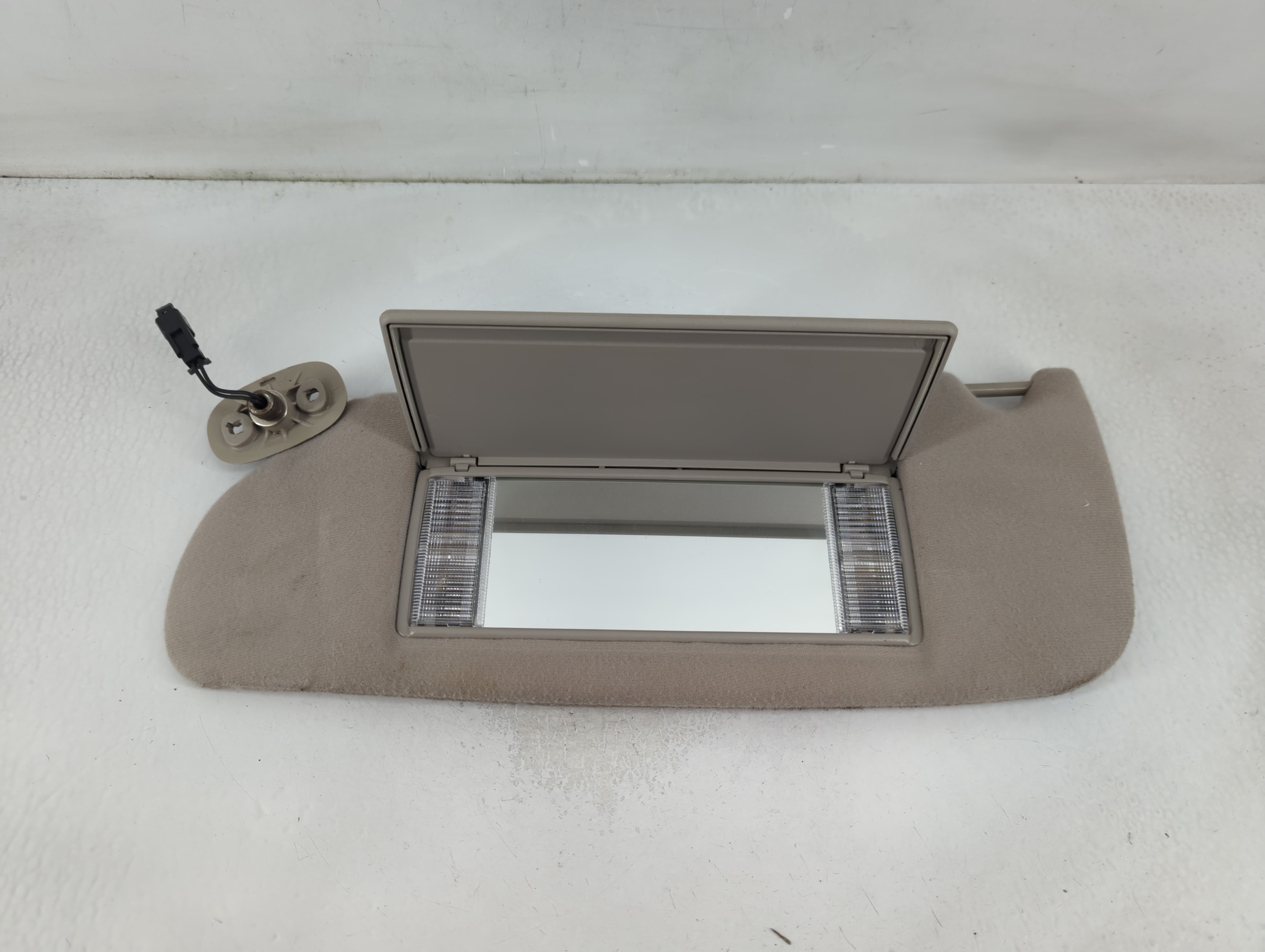 2000-2004 Chrysler Concorde Driver Sun Visor Mirror Left Sunvisor 800039 - Oemusedautoparts1.com