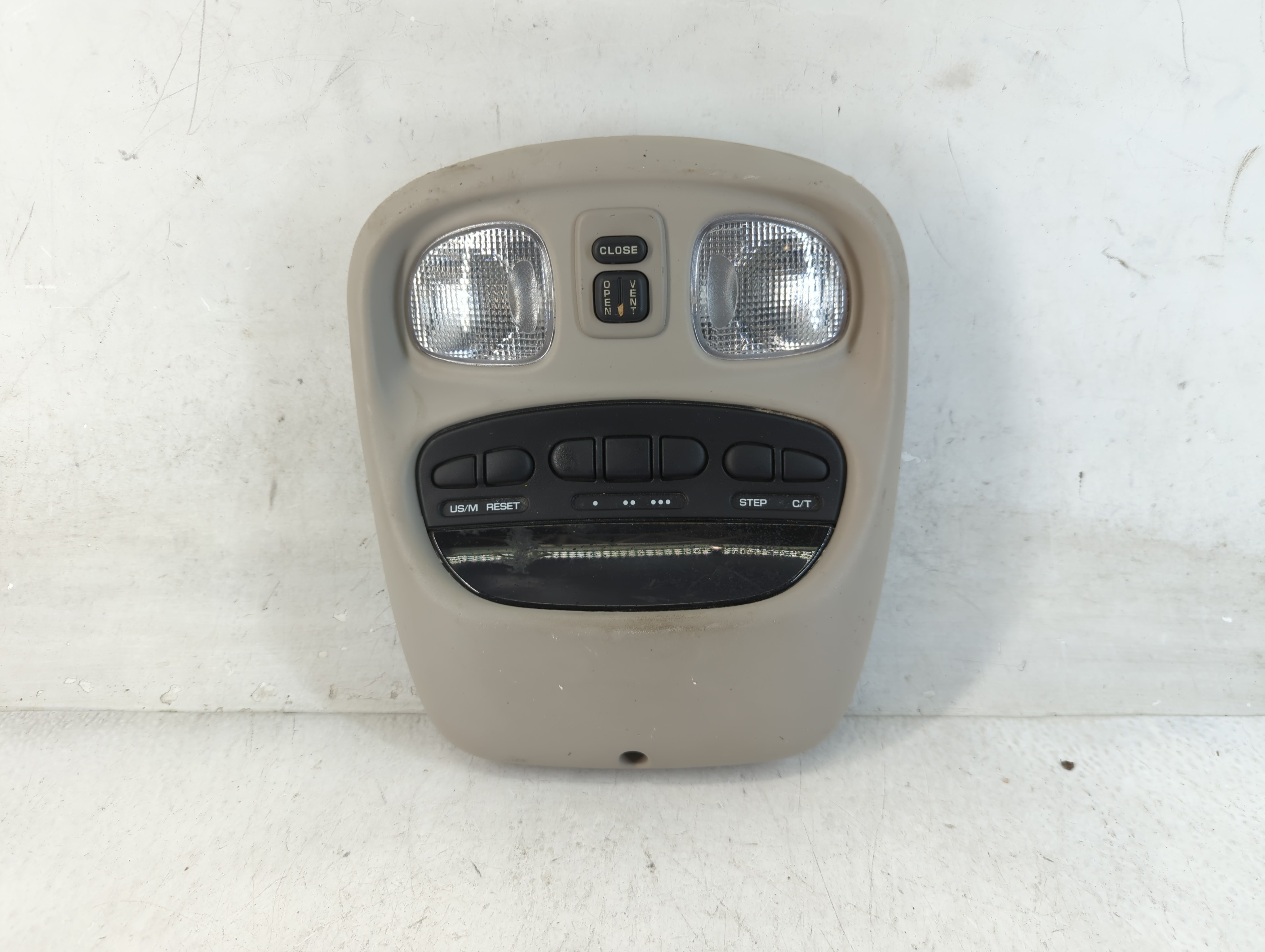 2000-2000 Chrysler Concorde Overhead Roof Console Interior Dome Light 800098 - Oemusedautoparts1.com