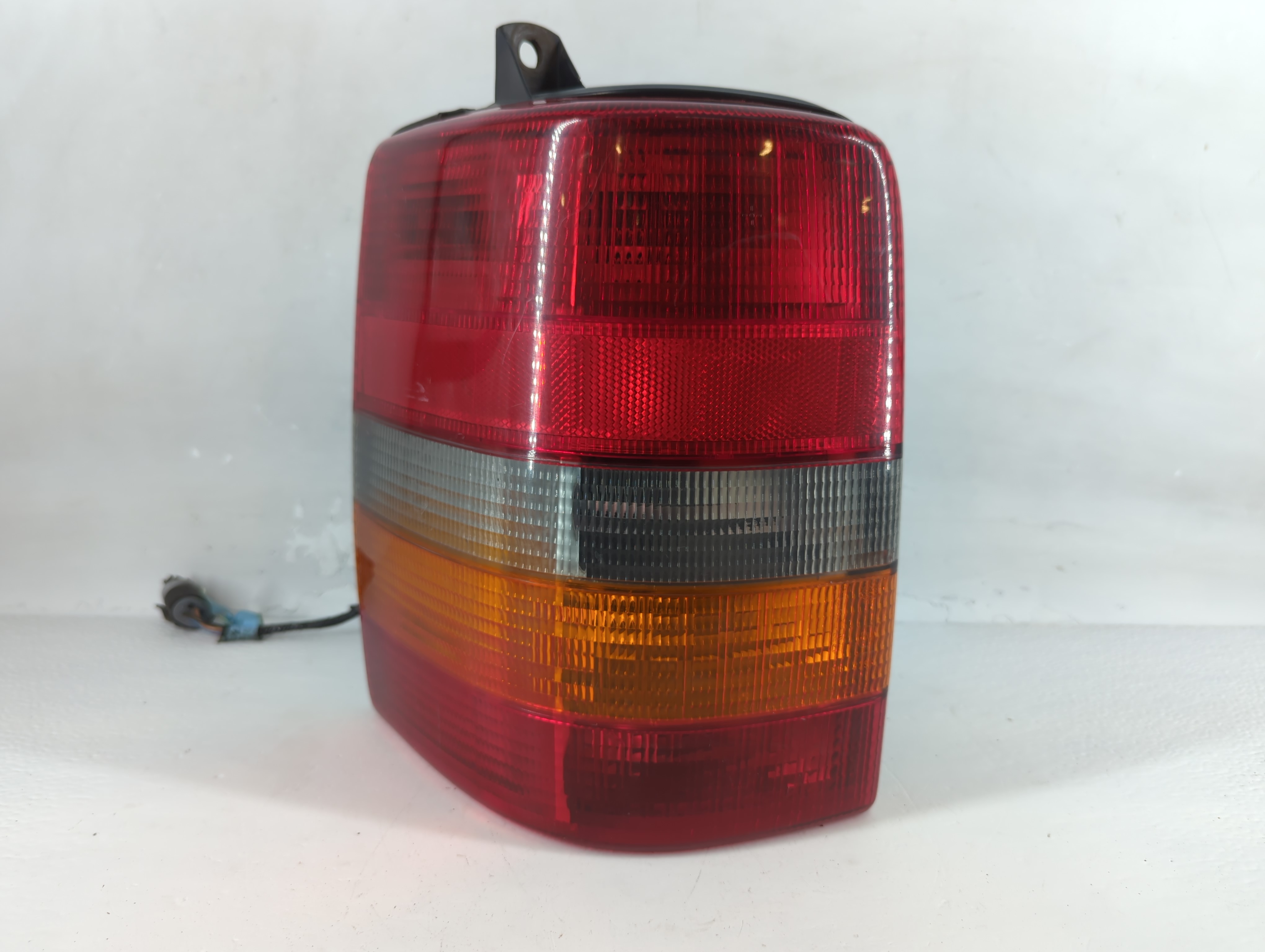 1993-1998 Jeep Grand Cherokee Driver Left Side Tail Light Taillight Oem 800654 - Oemusedautoparts1.com