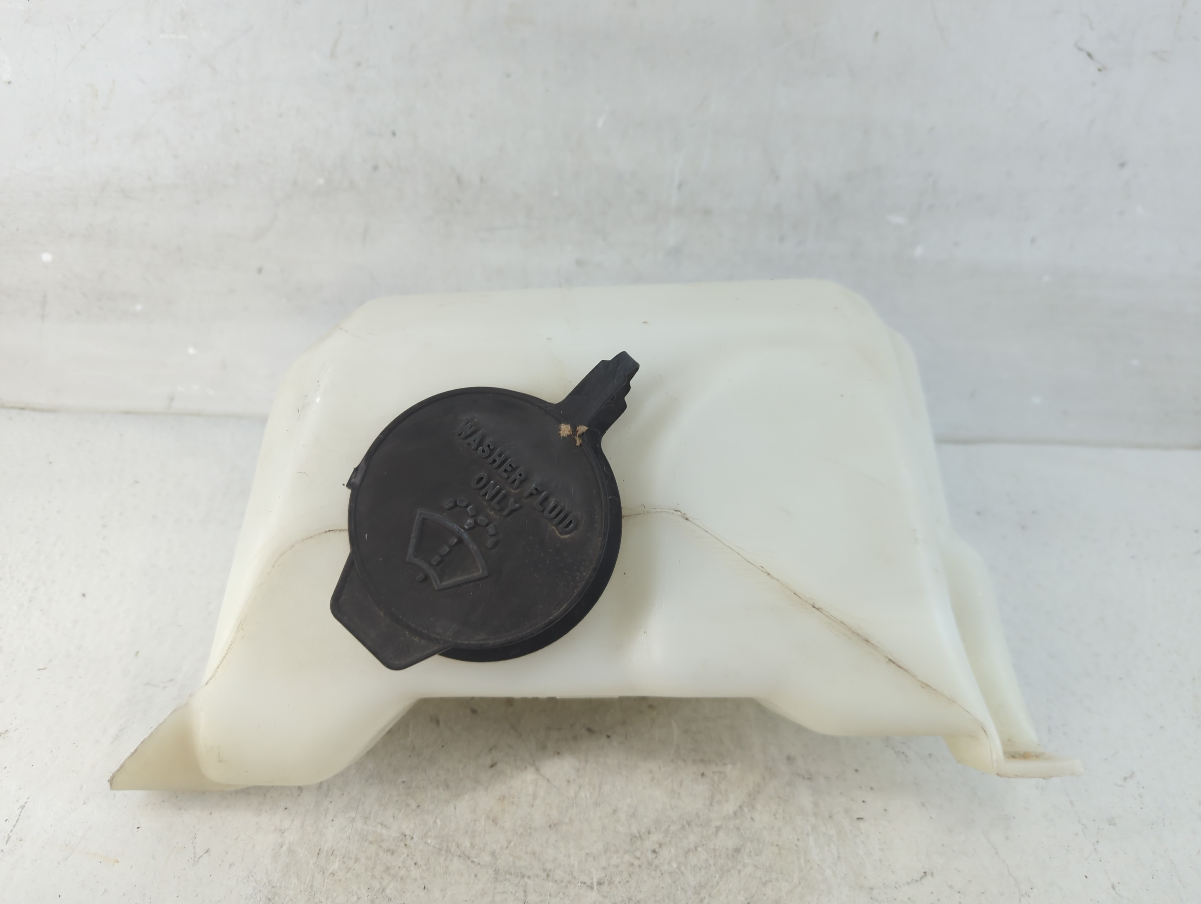 1994 Jeep Grand Cherokee Windshield Washer Fluid Reservoir Bottle Oem 800692 - Oemusedautoparts1.com