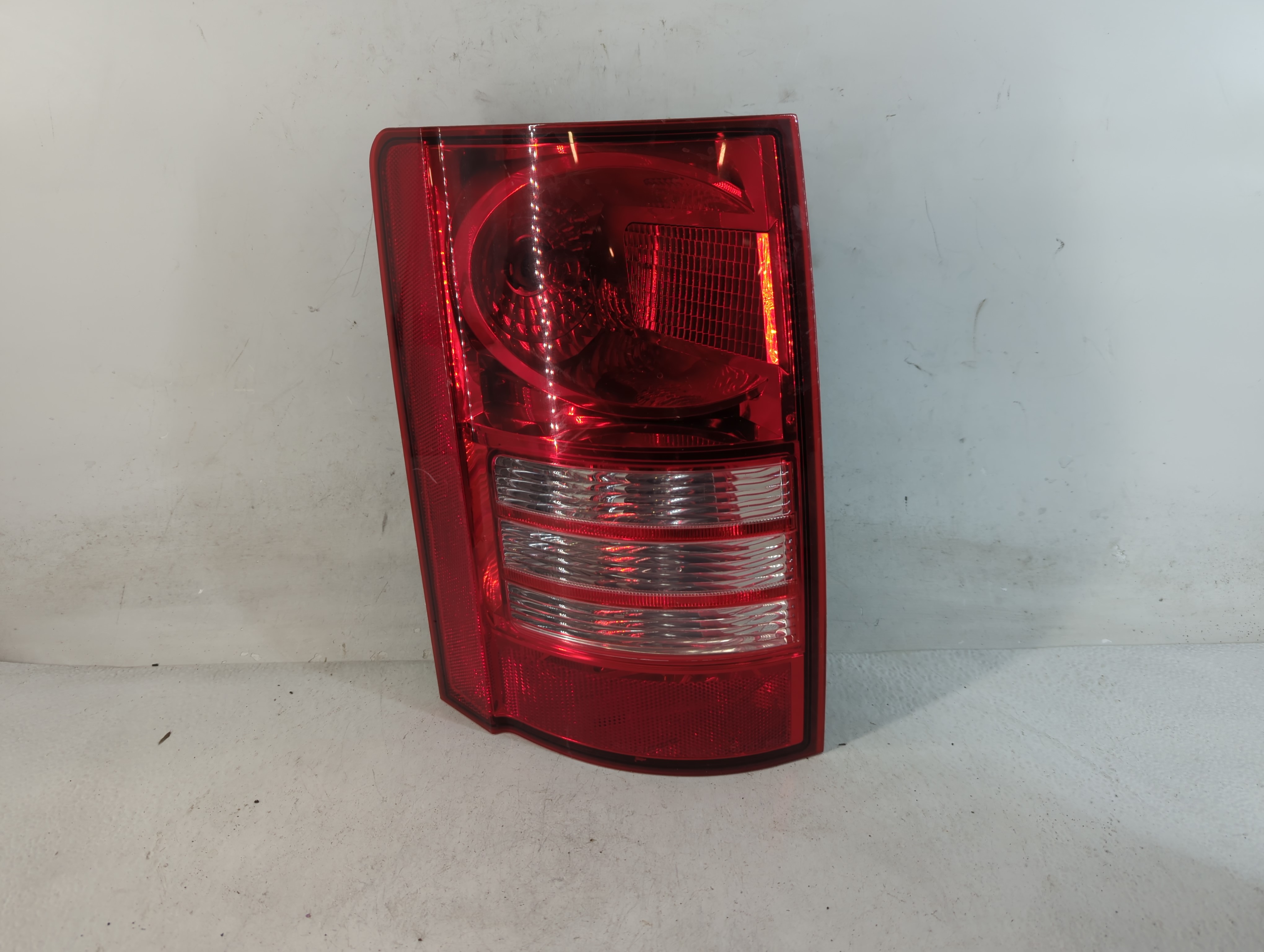 Picture of 2008 Chrysler Town & Country Driver Left Side Tail Light Taillight Oem 800792