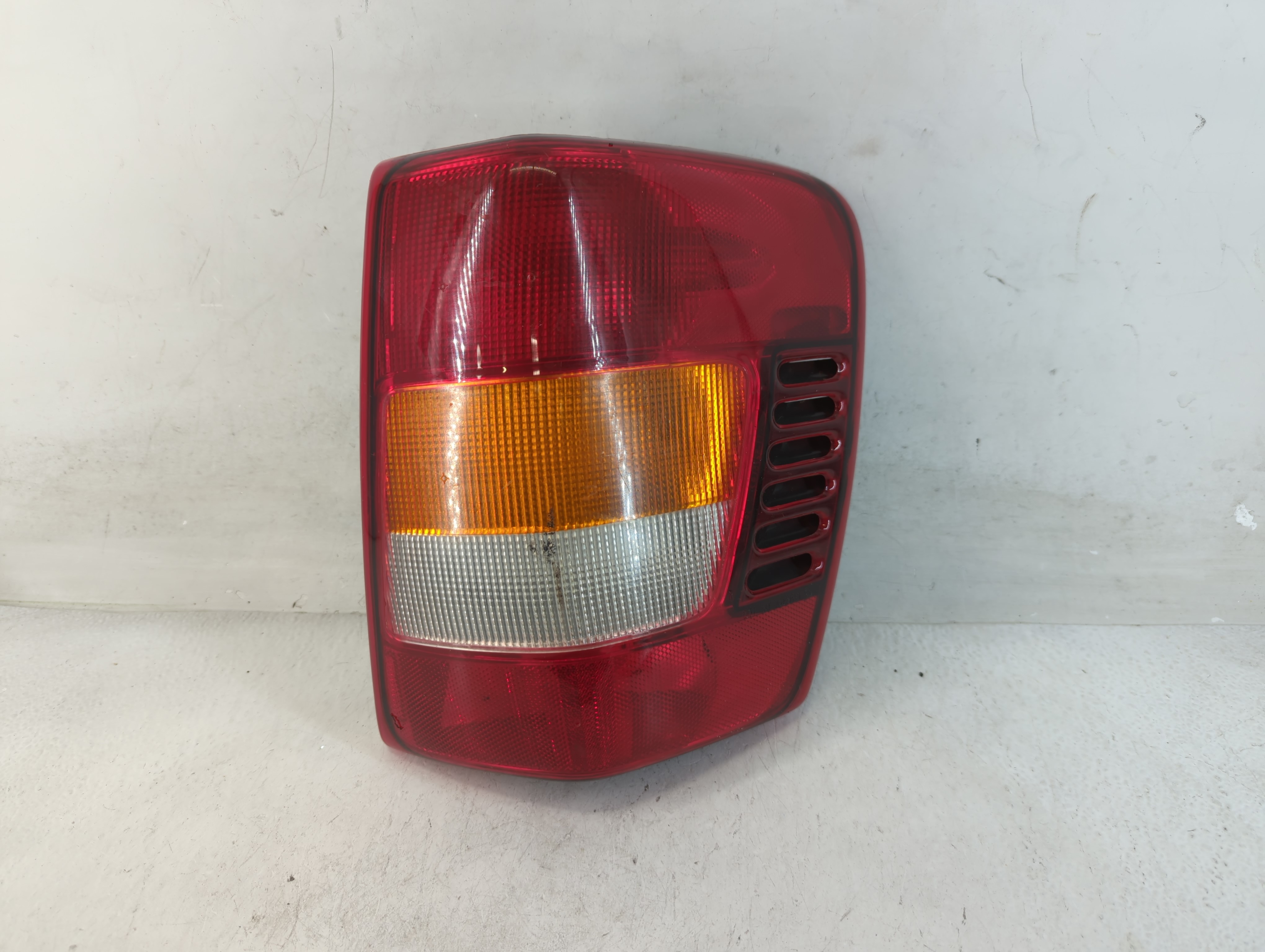 Picture of 1999 Jeep Grand Cherokee Passenger Right Side Tail Light Taillight Oem 800859