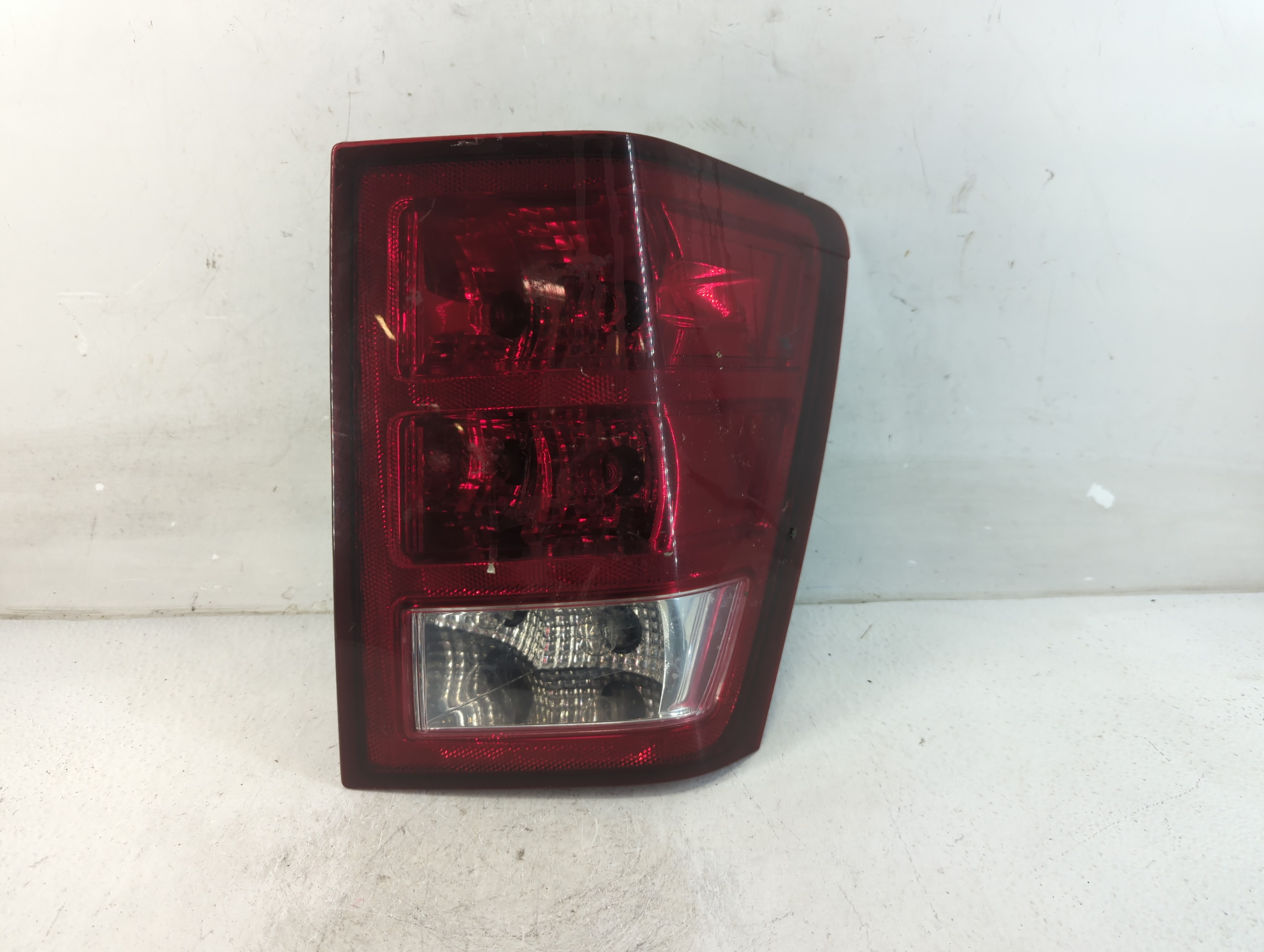 Picture of 2005 Jeep Grand Cherokee Passenger Right Side Tail Light Taillight Oem 800927