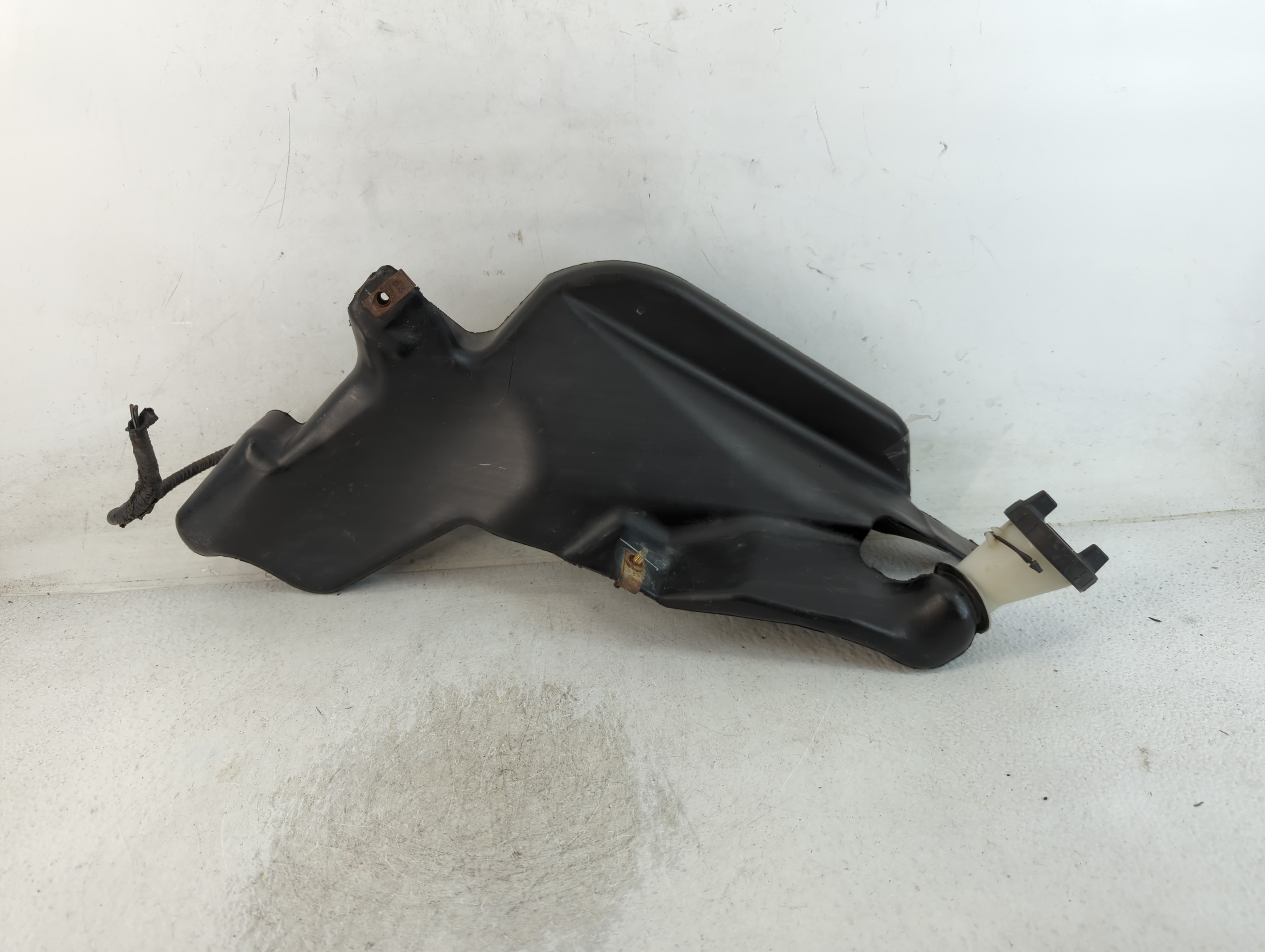 1997-2007 Ford Taurus Windshield Washer Fluid Reservoir Bottle Oem 801375 - Oemusedautoparts1.com