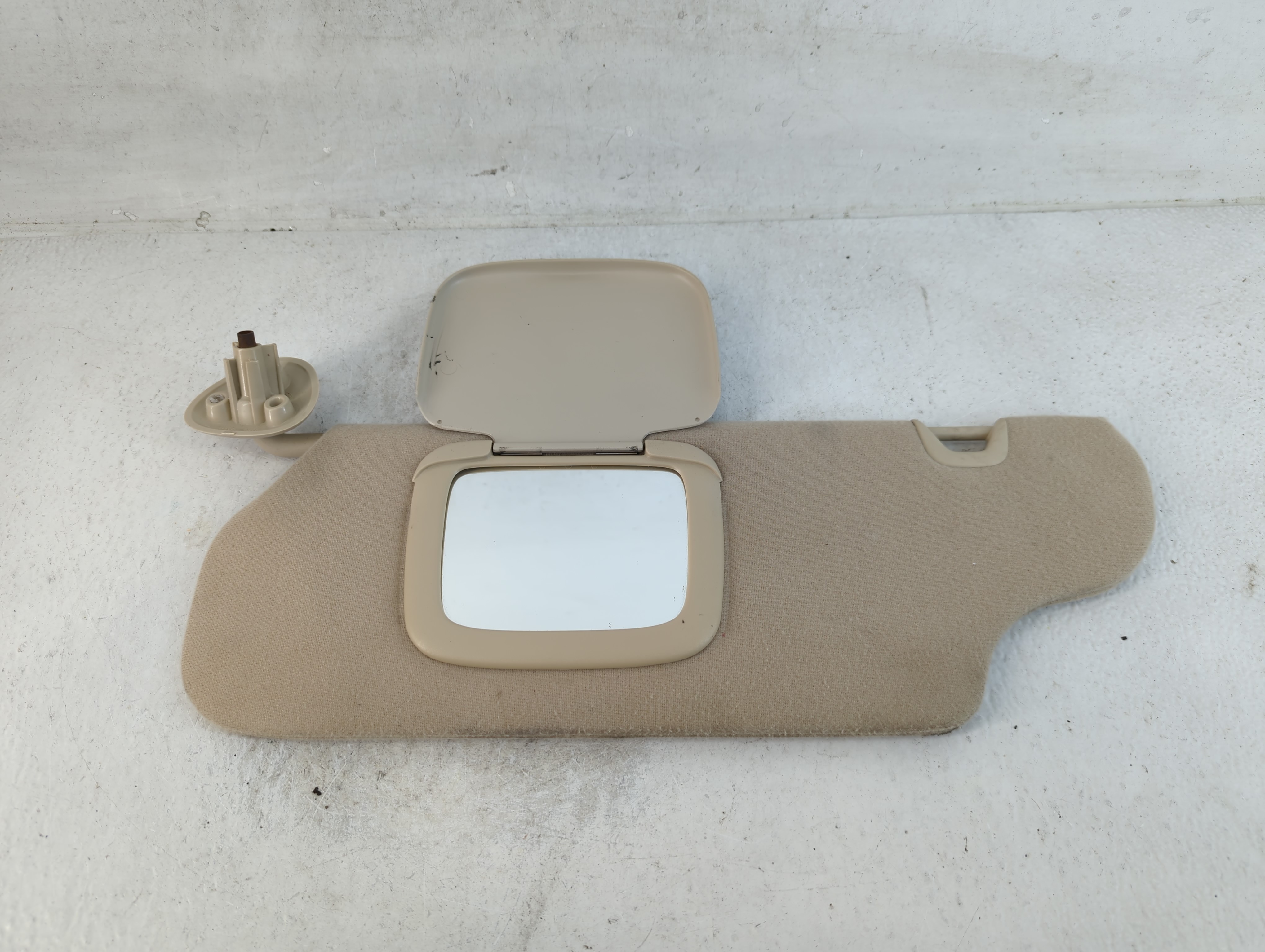 2004-2004 Ford Taurus Driver Sun Visor Mirror Left Sunvisor Beige 801388 - Oemusedautoparts1.com