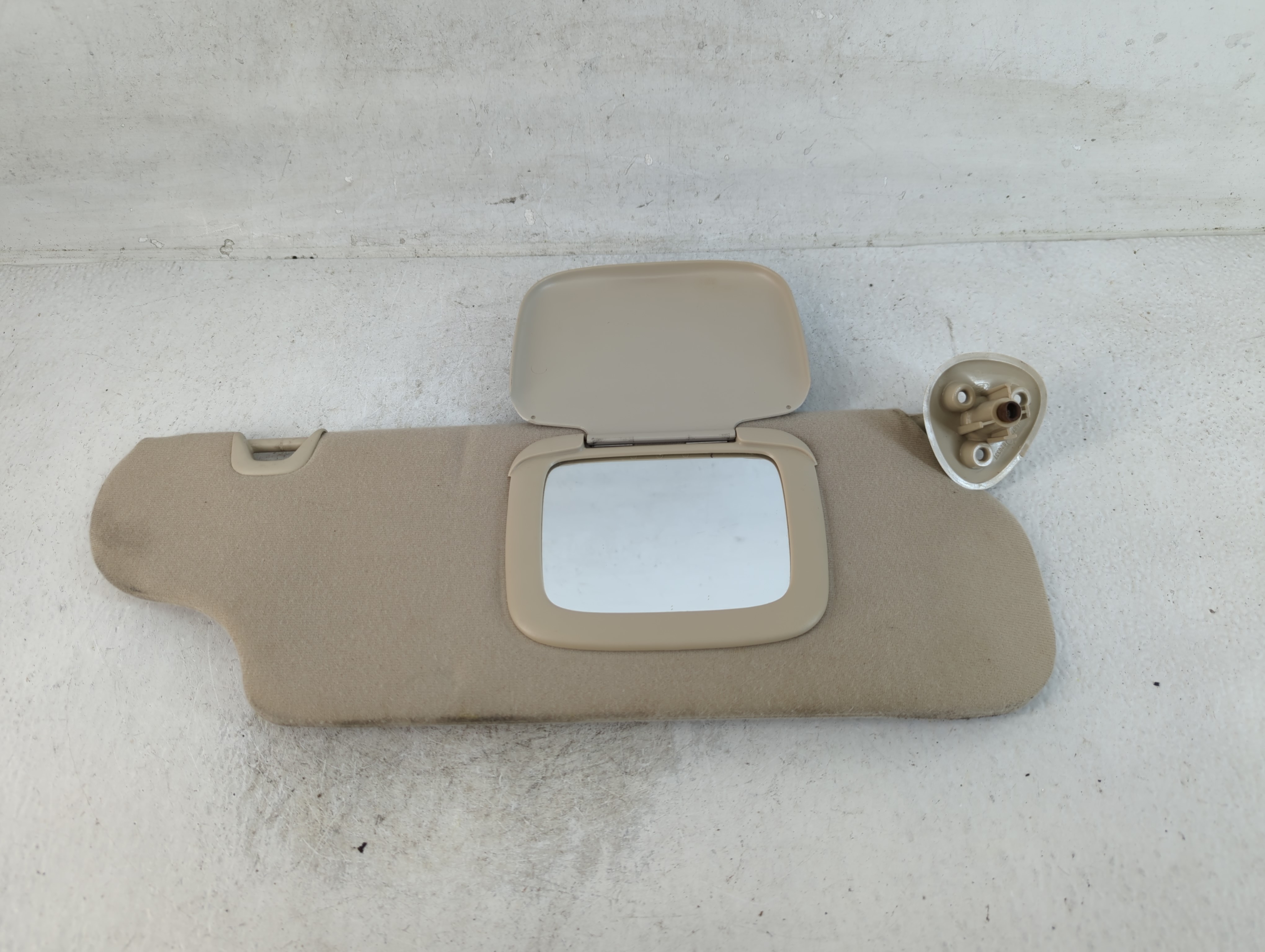 2004-2004 Ford Taurus Passenger Sun Visor Mirror Right Sunvisor Beige 801389 - Oemusedautoparts1.com