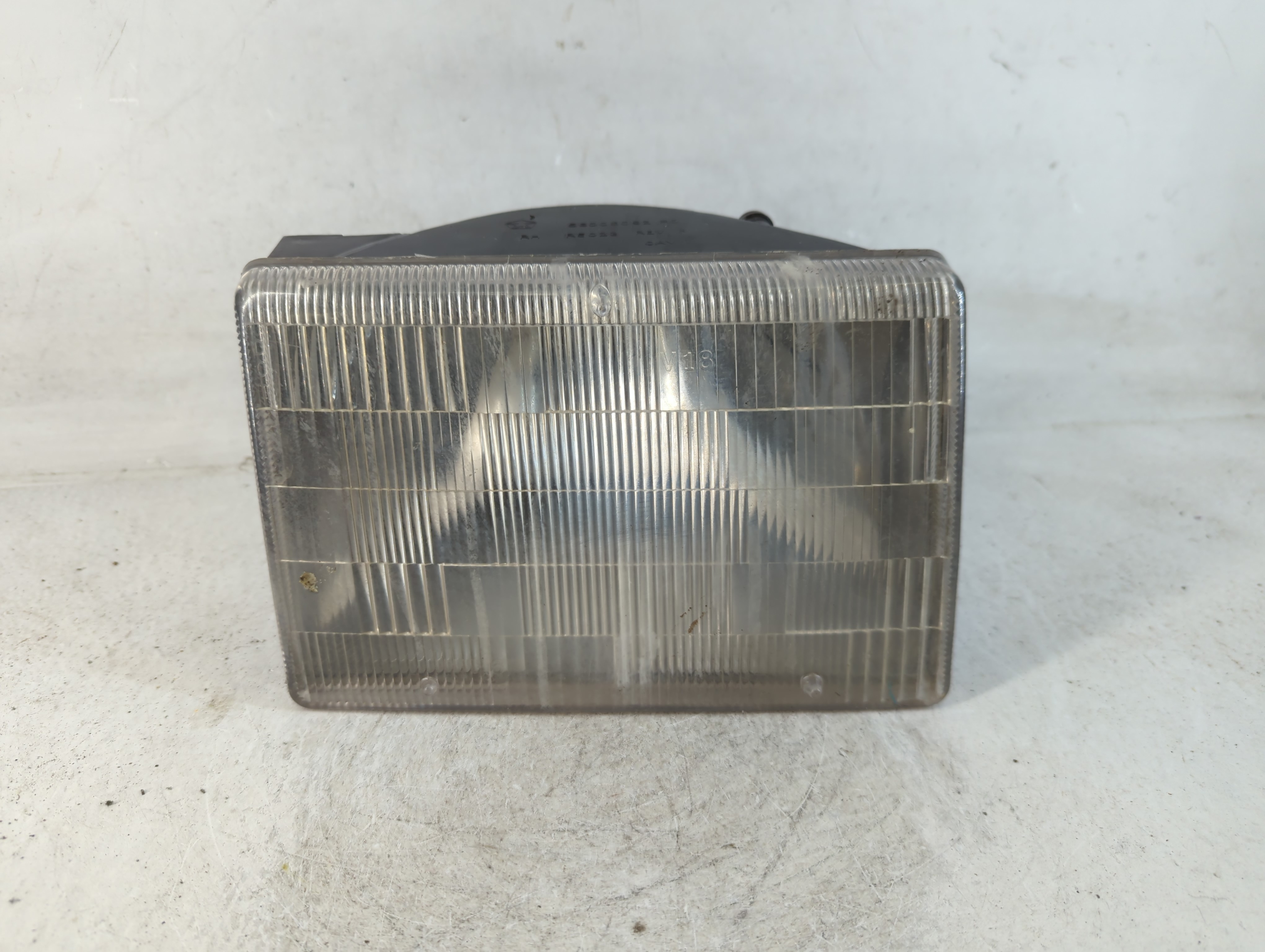 1993 Jeep Grand Cherokee Passenger Right Oem Head Light Headlight Lamp 801466 - Oemusedautoparts1.com