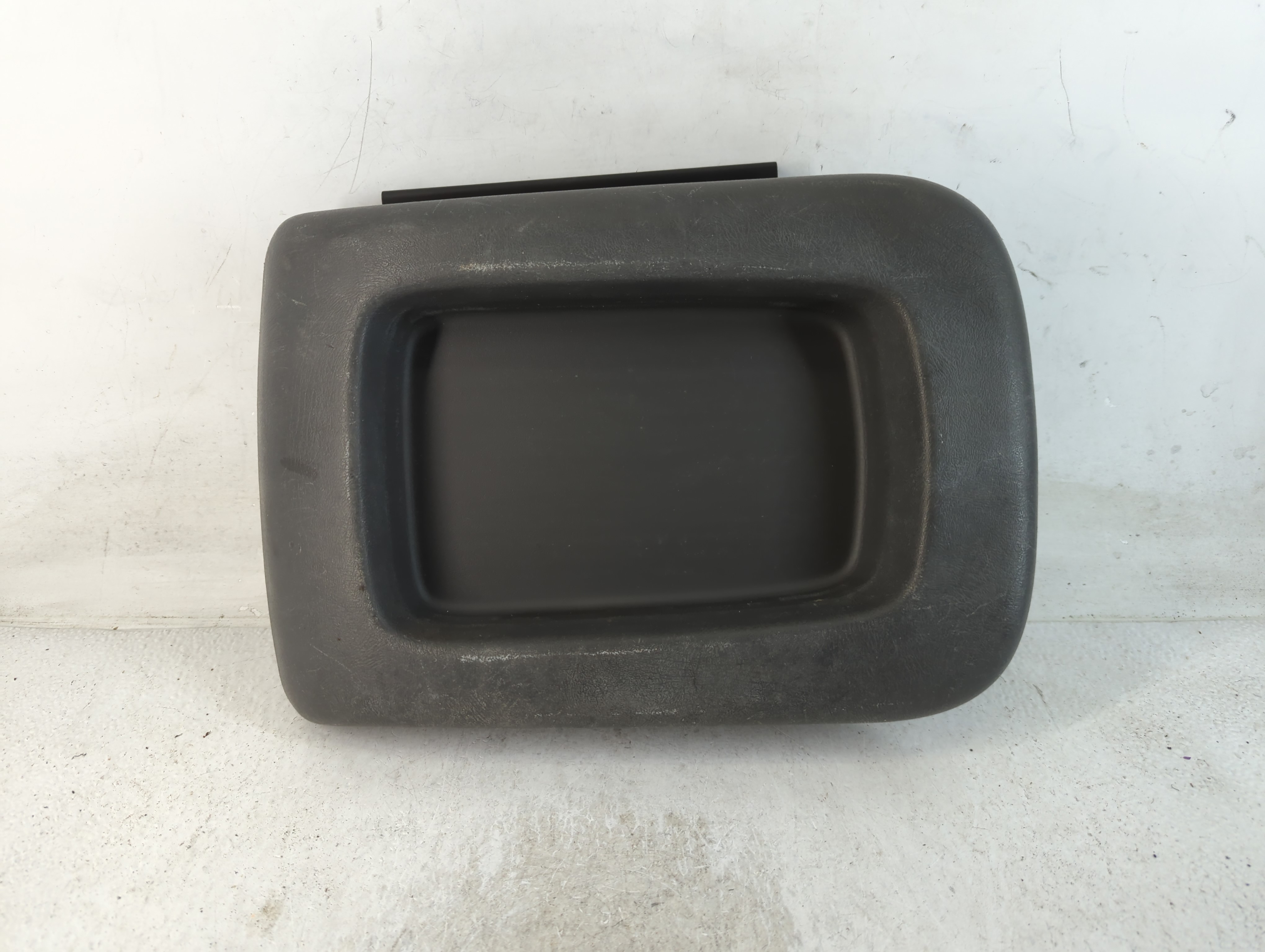 2004 Gmc Sierra 1500 Center Console Armrest Cover Lid Dark Grey 801484 - Oemusedautoparts1.com