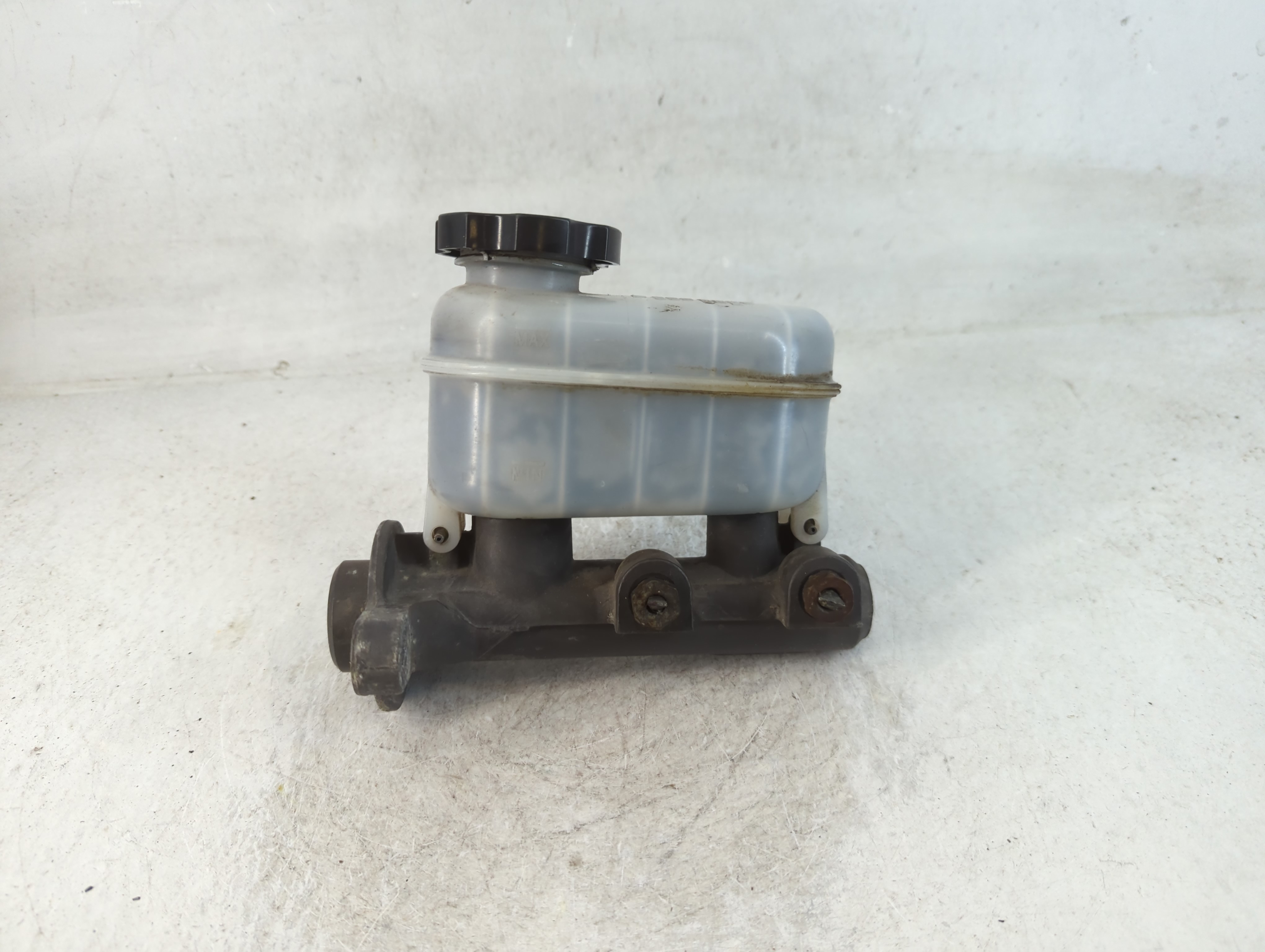 Picture of Chevrolet S10 Blazer Brake Master Cylinder 801536