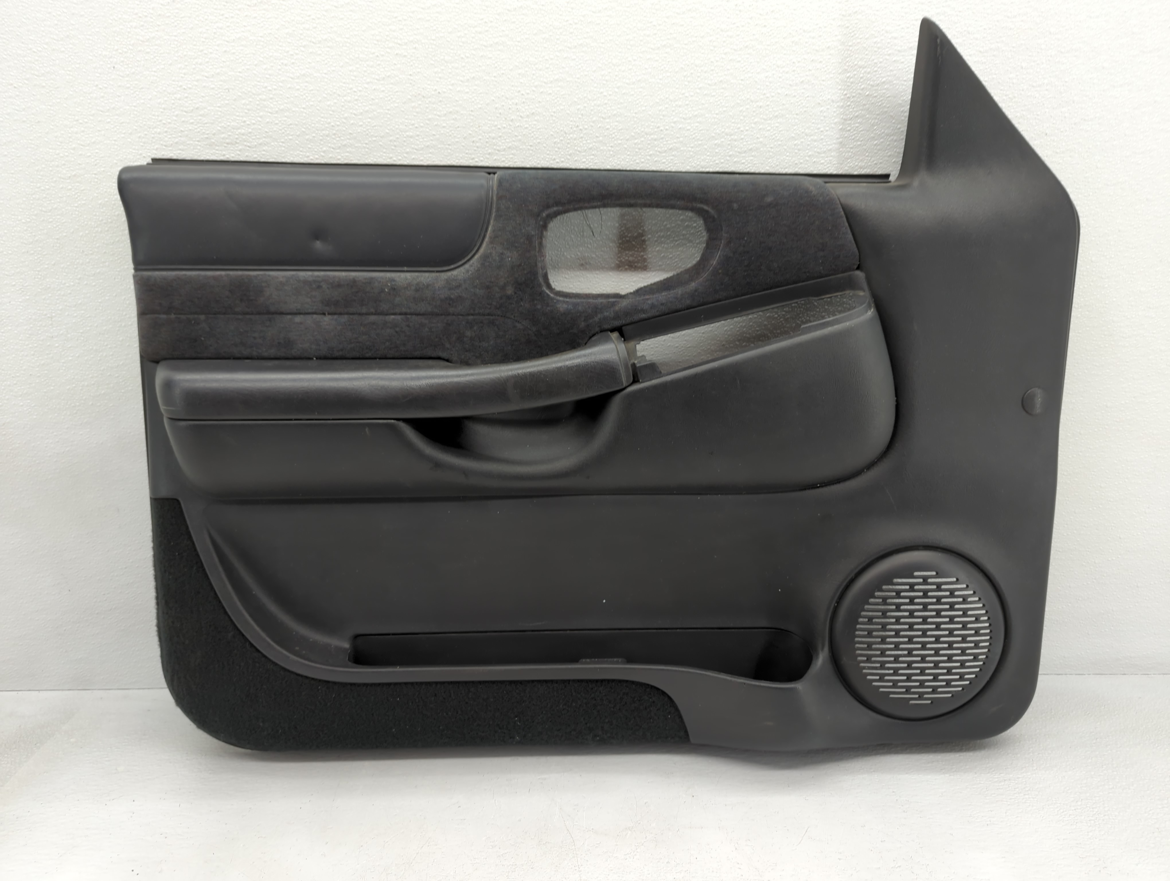 2001 Oldsmobile Bravado Front Left Driver Interior Door Panel Trim 801540 - Oemusedautoparts1.com