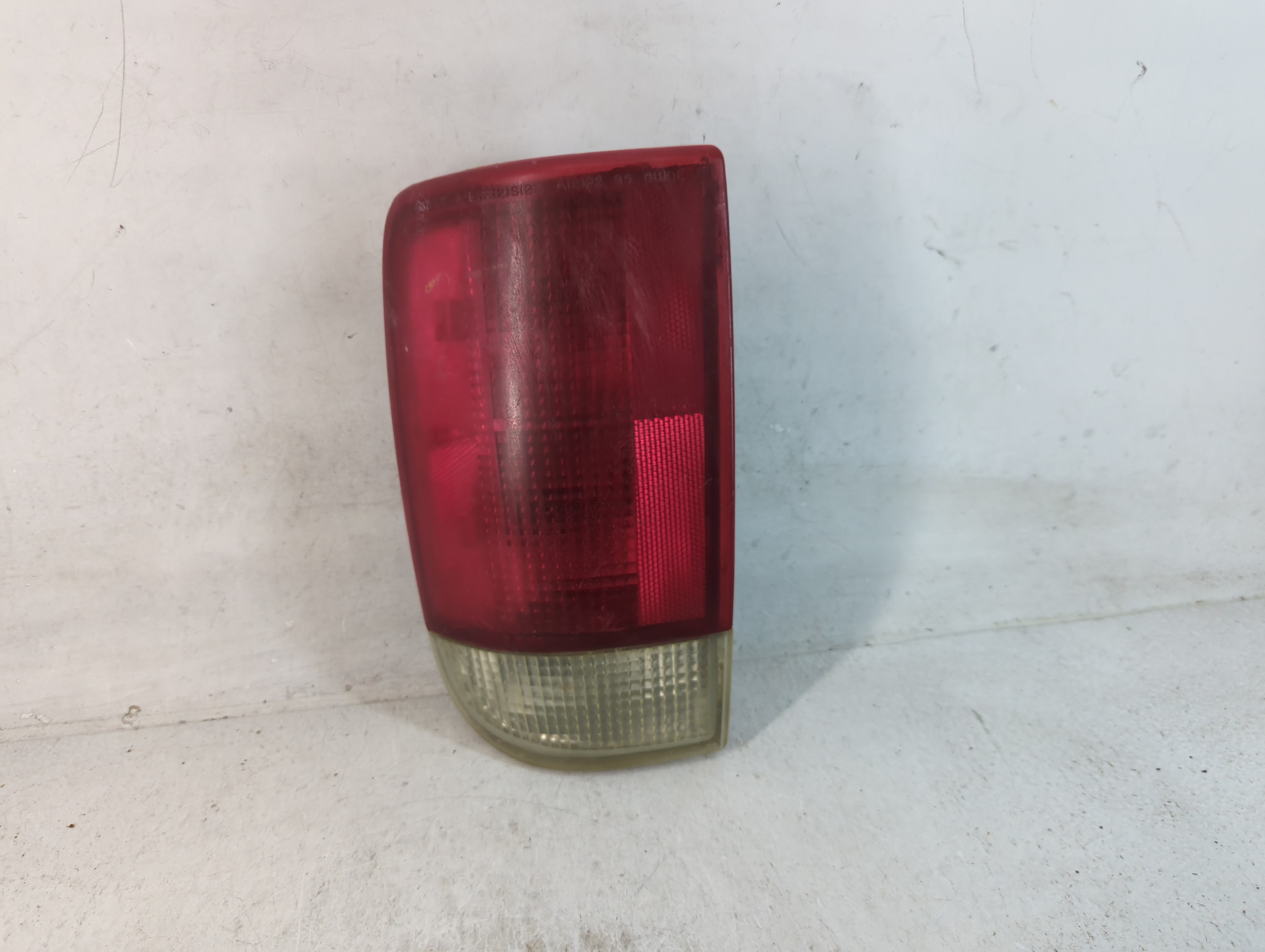 1995-2005 Chevrolet Blazer Driver Left Side Tail Light Taillight Oem 801555 - Oemusedautoparts1.com