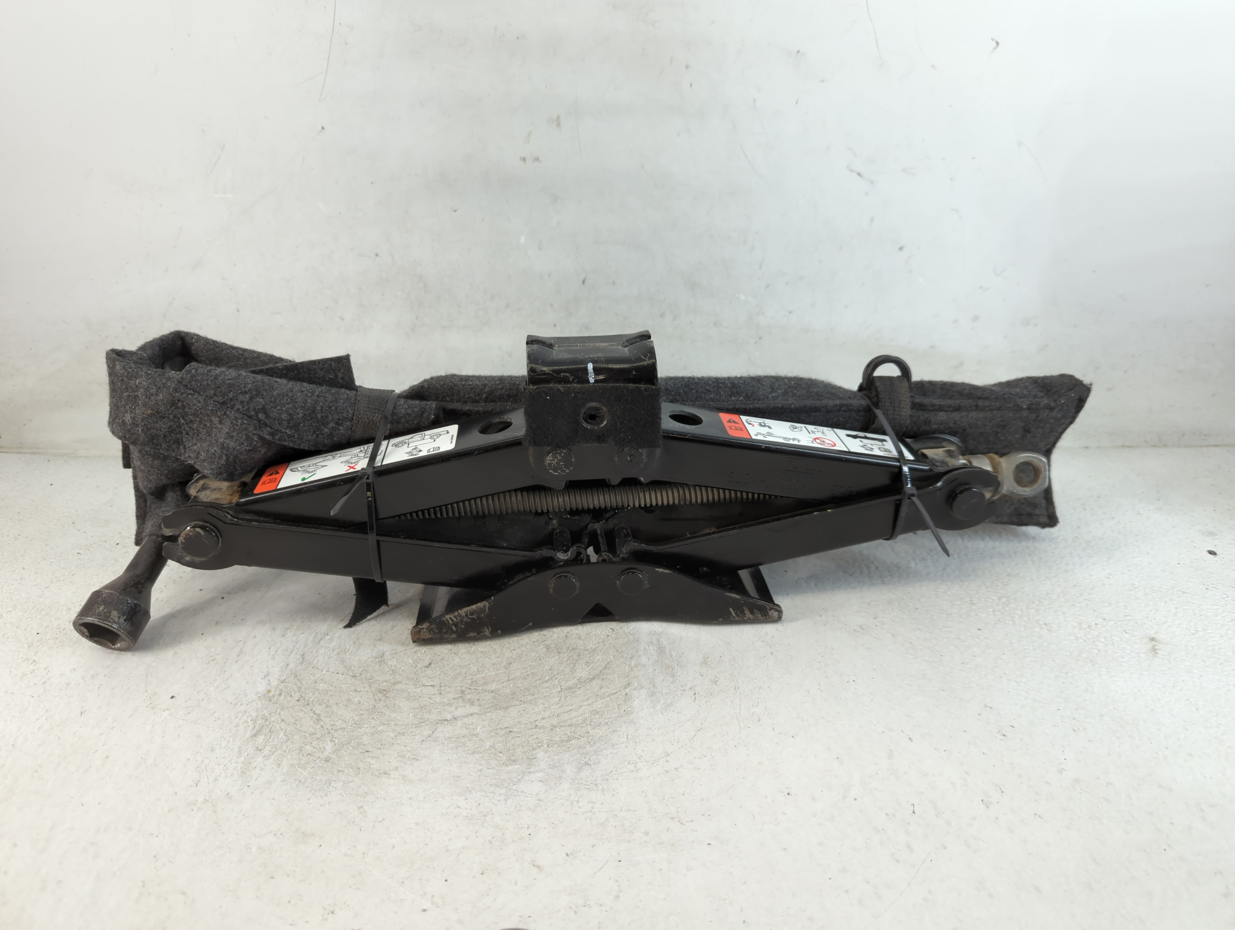 2008 Ford F-150 Spare Scissor Car Jack 801597 - Oemusedautoparts1.com