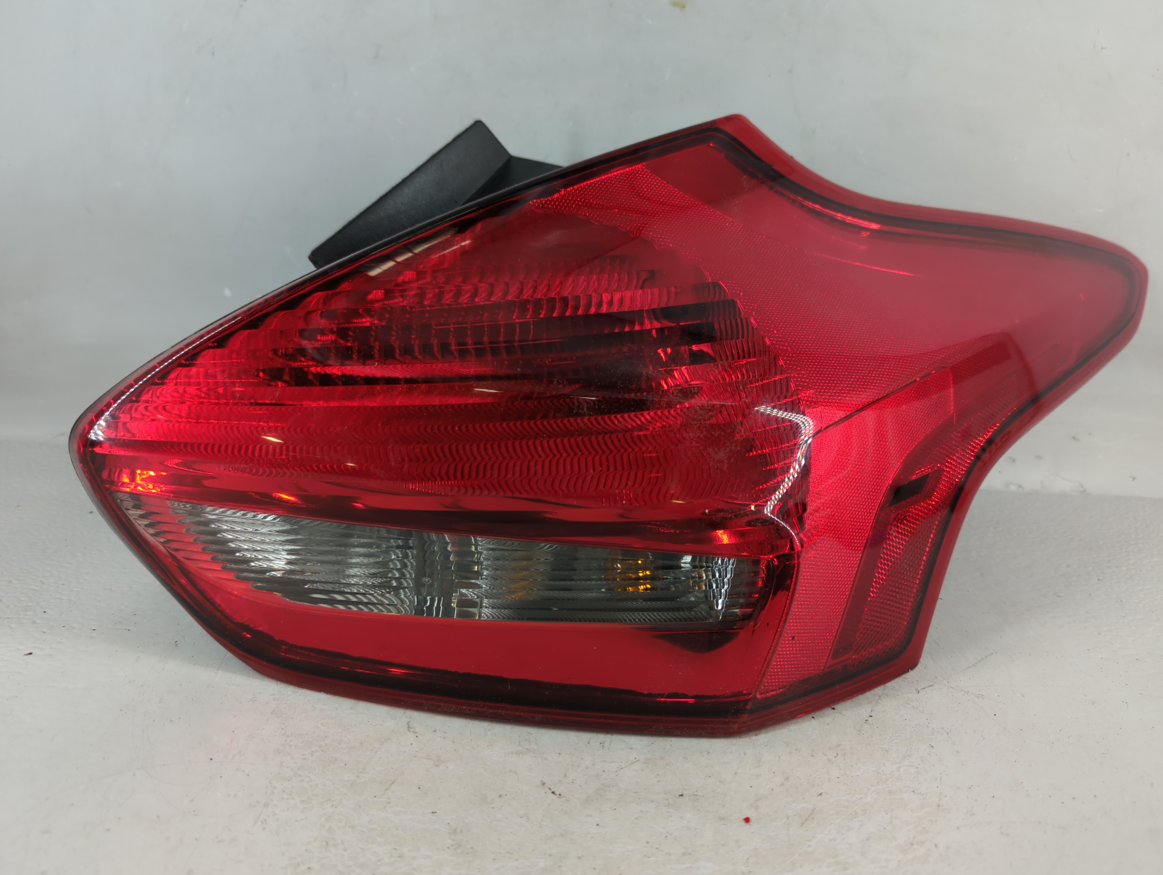 2015-2018 Ford Focus Passenger Right Side Tail Light Taillight Oem 801615 - Oemusedautoparts1.com