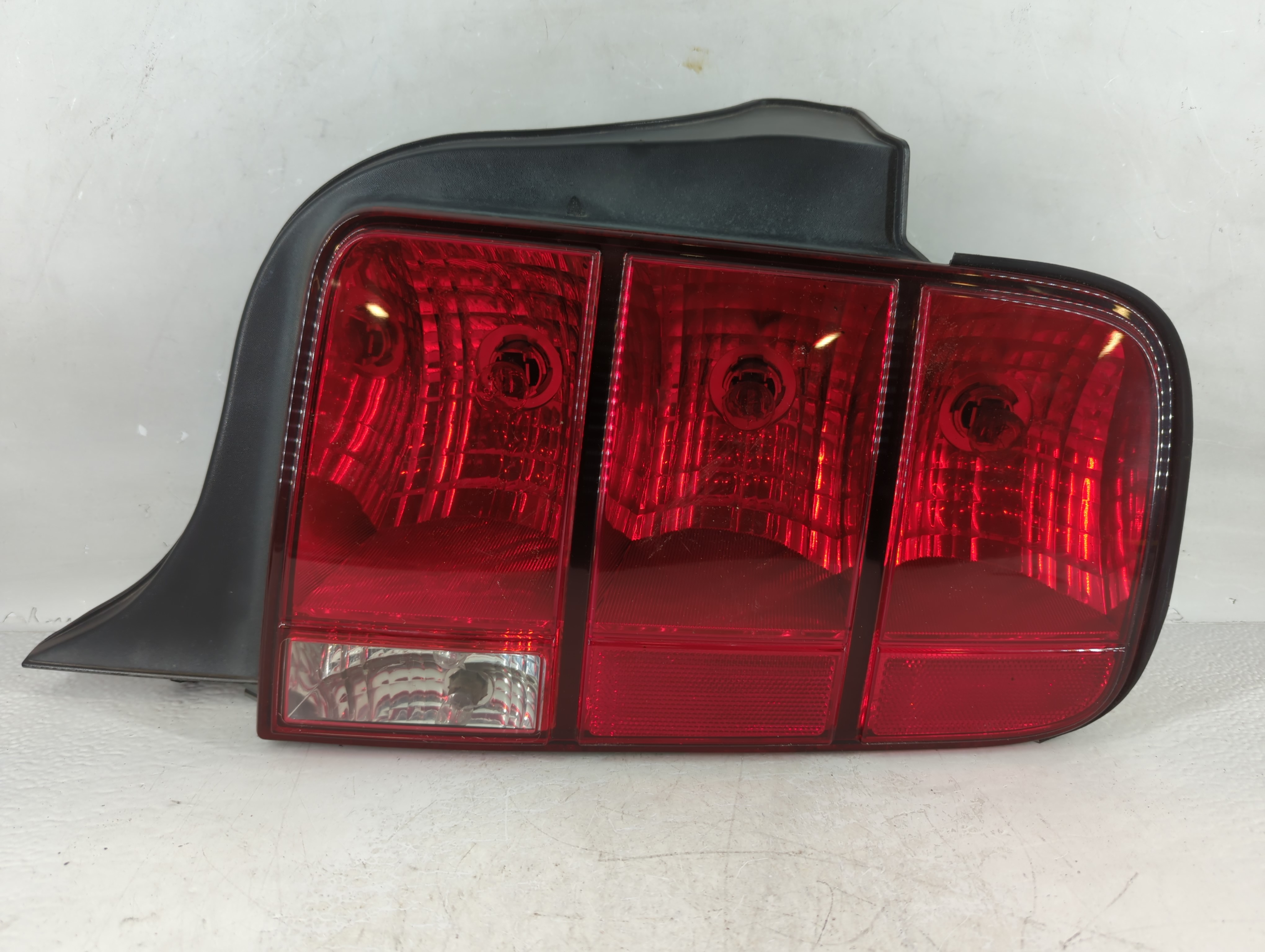 2005-2009 Ford Mustang Passenger Right Side Tail Light Taillight Oem 801657 - Oemusedautoparts1.com