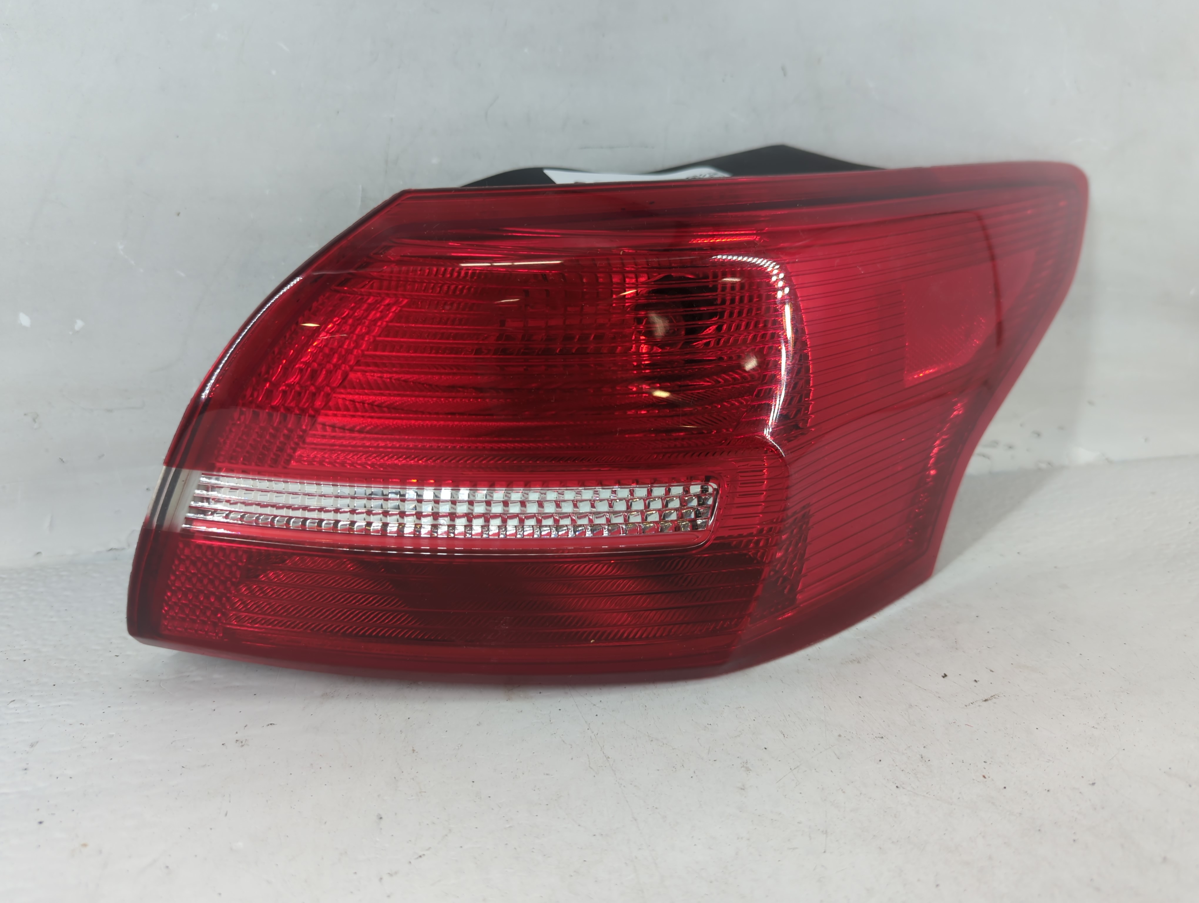 2015-2018 Ford Focus Passenger Right Side Tail Light Taillight Oem 801665 - Oemusedautoparts1.com
