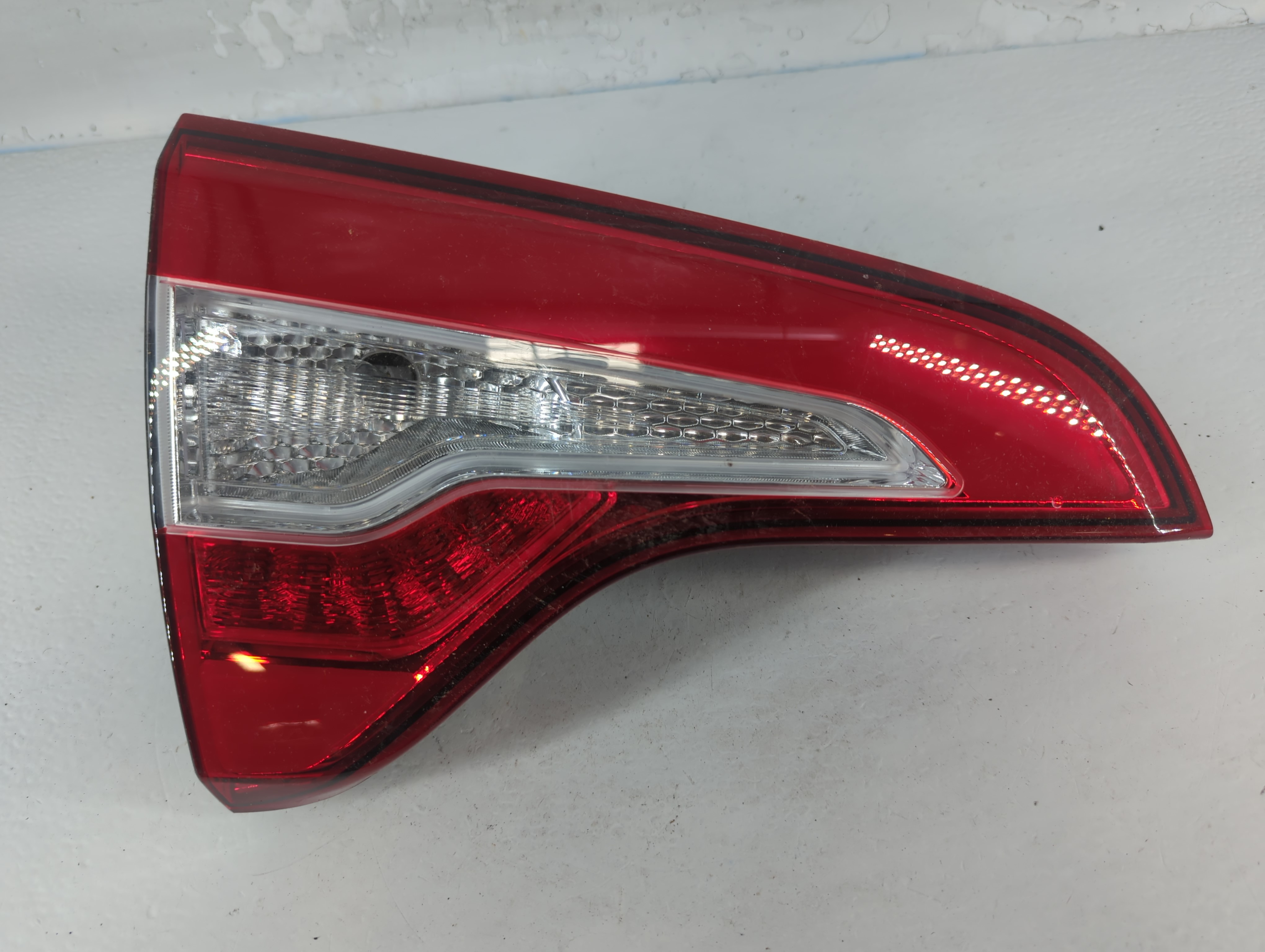 2014-2015 Kia Sorento Driver Left Side Tail Light Taillight Oem 801682 - Oemusedautoparts1.com