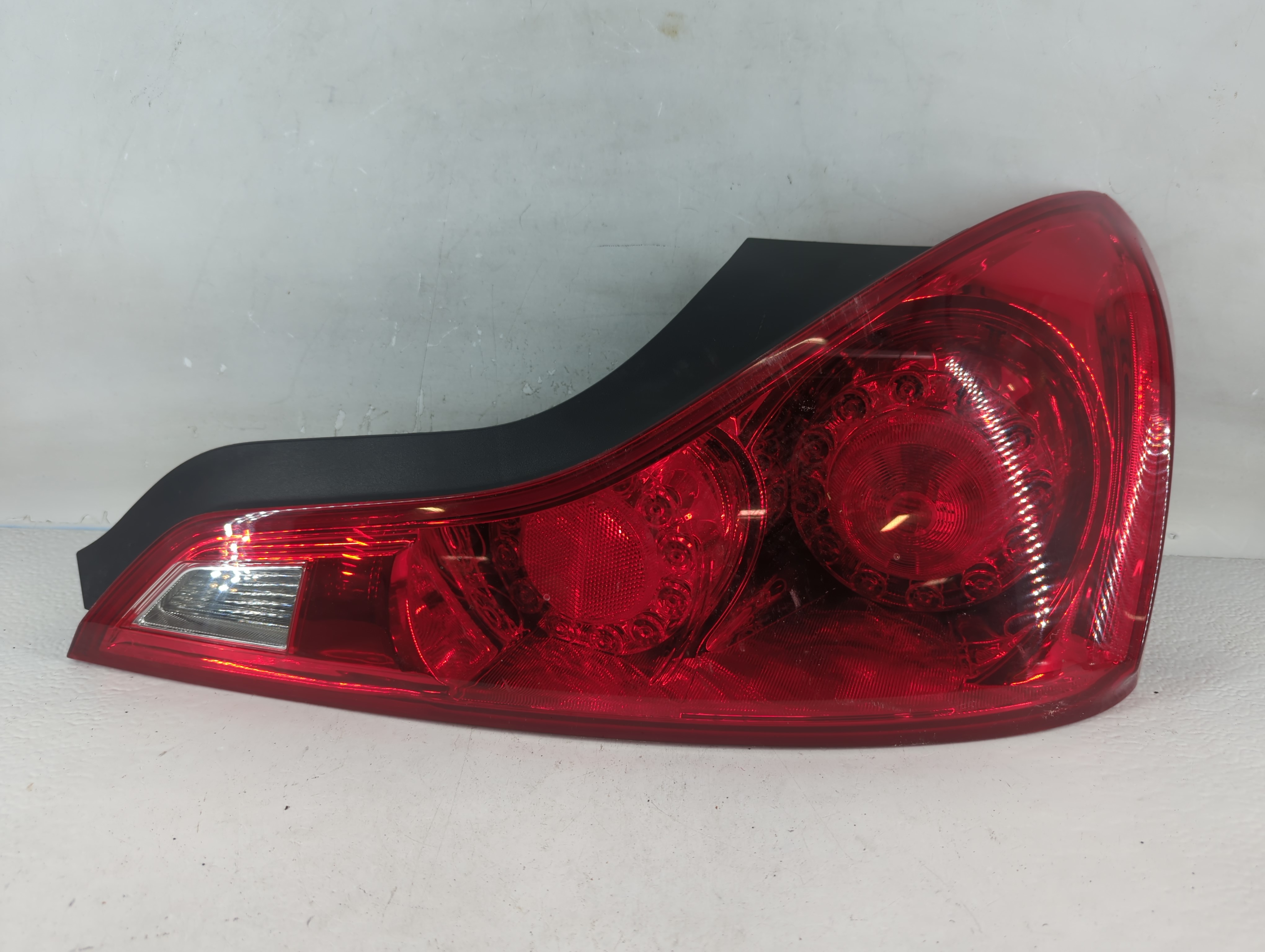 Picture of 2008-2013 Infiniti G37 Passenger Right Side Tail Light Taillight Oem 801690