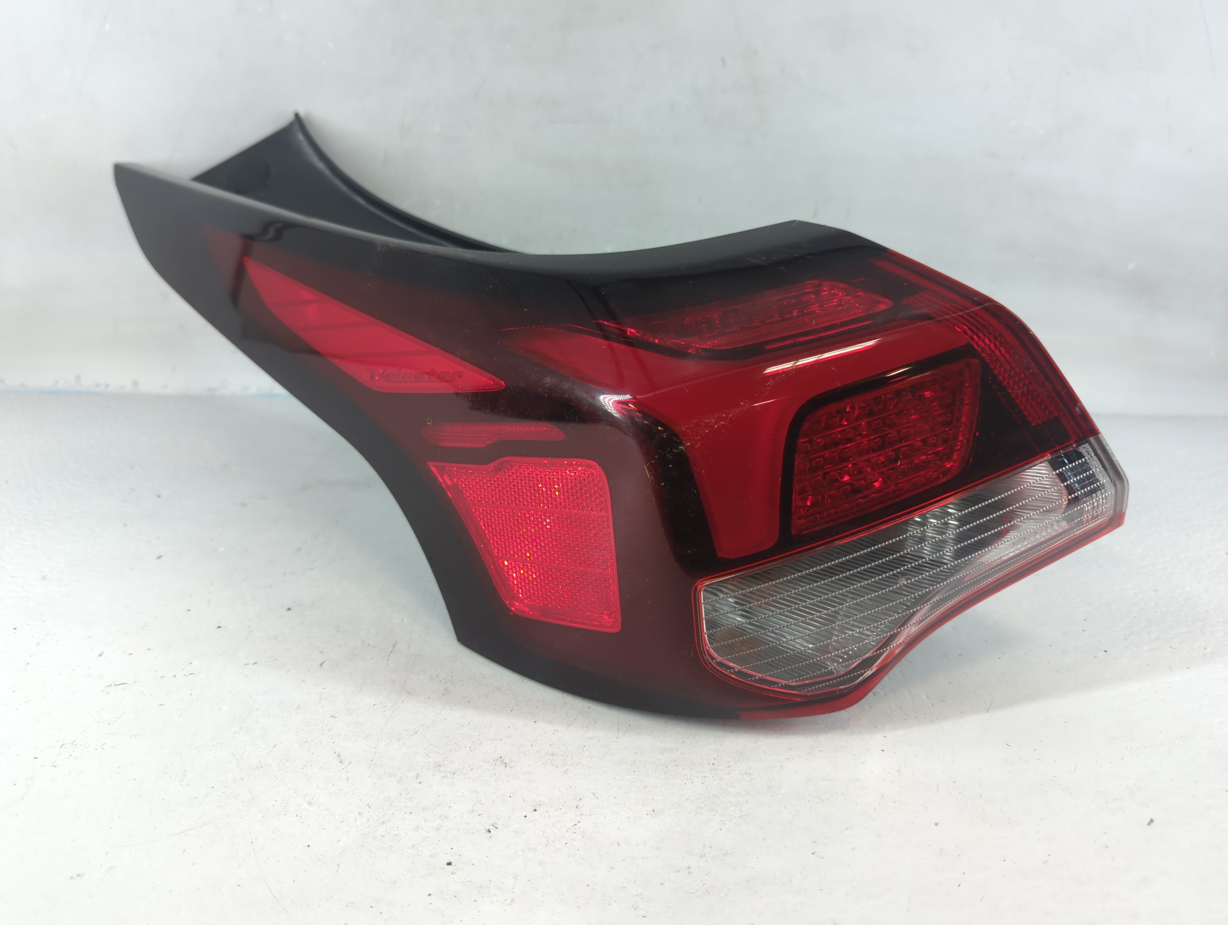 Picture of 2019-2020 Hyundai Veloster Driver Left Side Tail Light Taillight Oem 801695