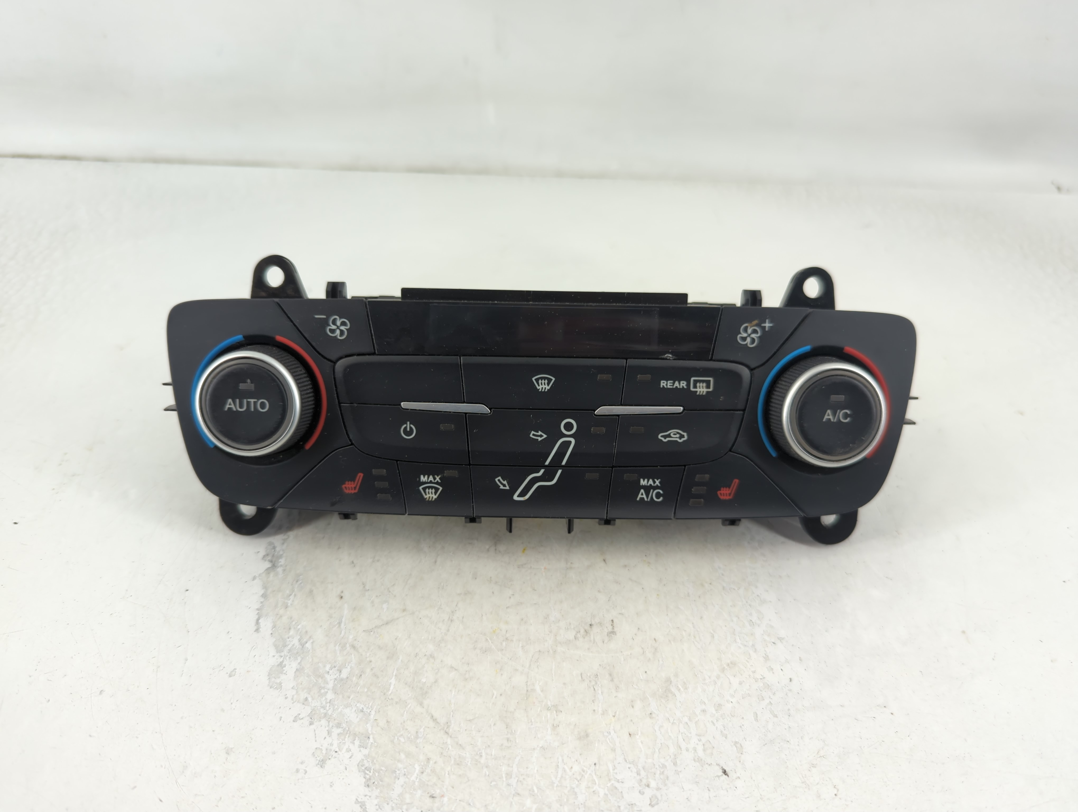2015-2018 Ford Focus Ac Heater Climate Control F1et-18c612-cj 801761 - Oemusedautoparts1.com