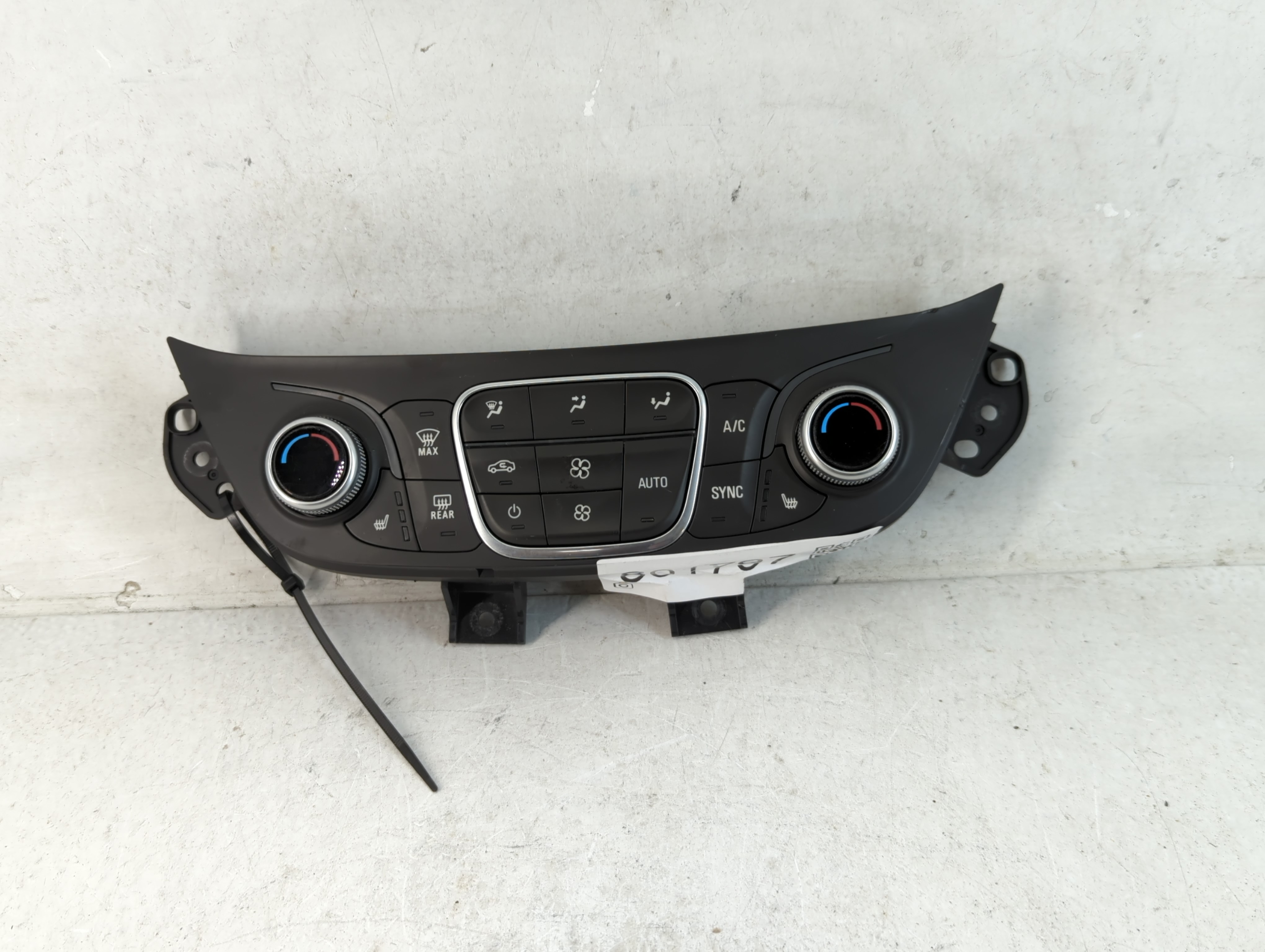 2018-2018 Chevrolet Equinox Ac Heater Climate Control 84175394 801797 - Oemusedautoparts1.com