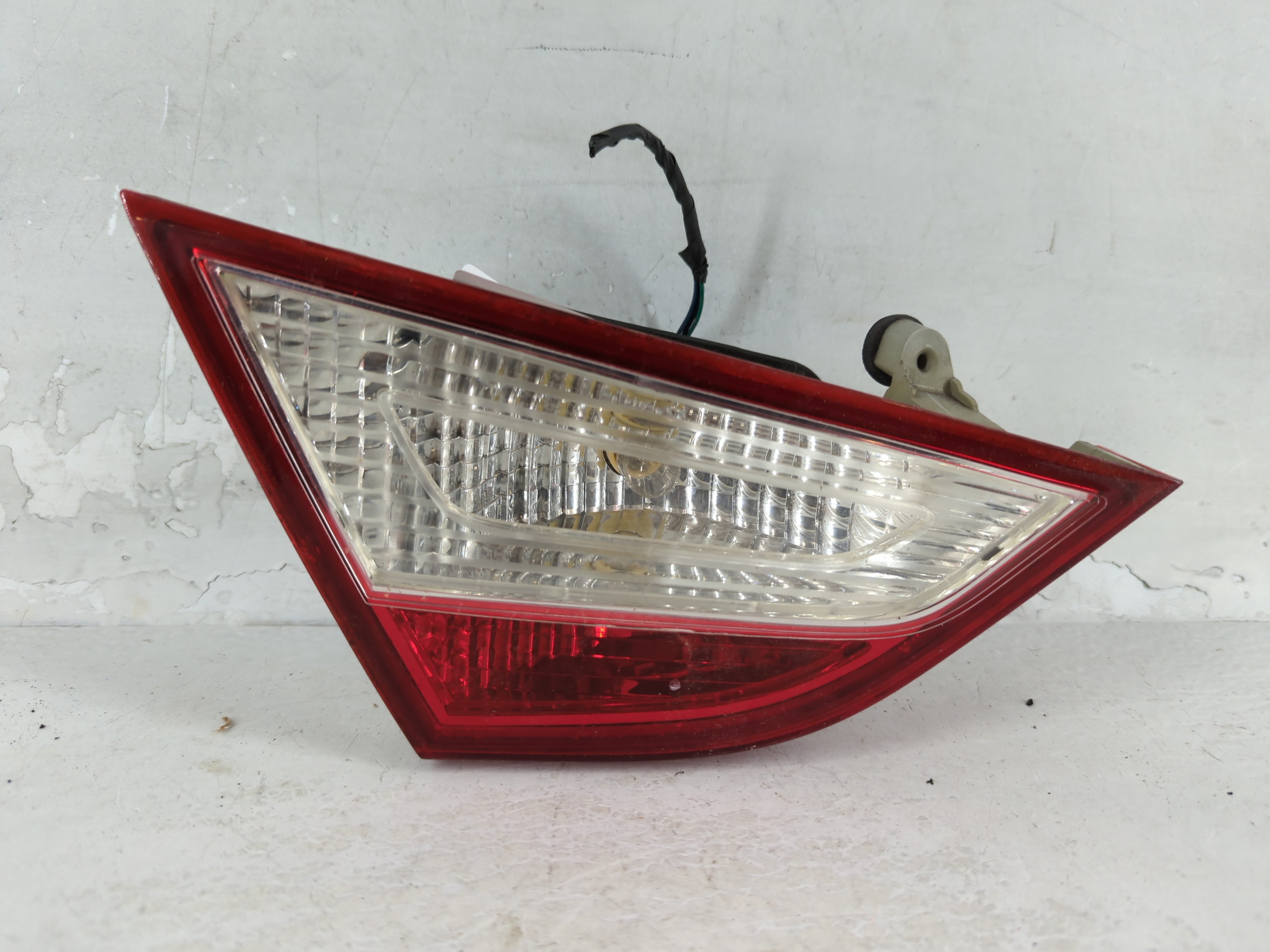 2011-2014 Hyundai Sonata Driver Left Side Tail Light Taillight Oem 802013 - Oemusedautoparts1.com
