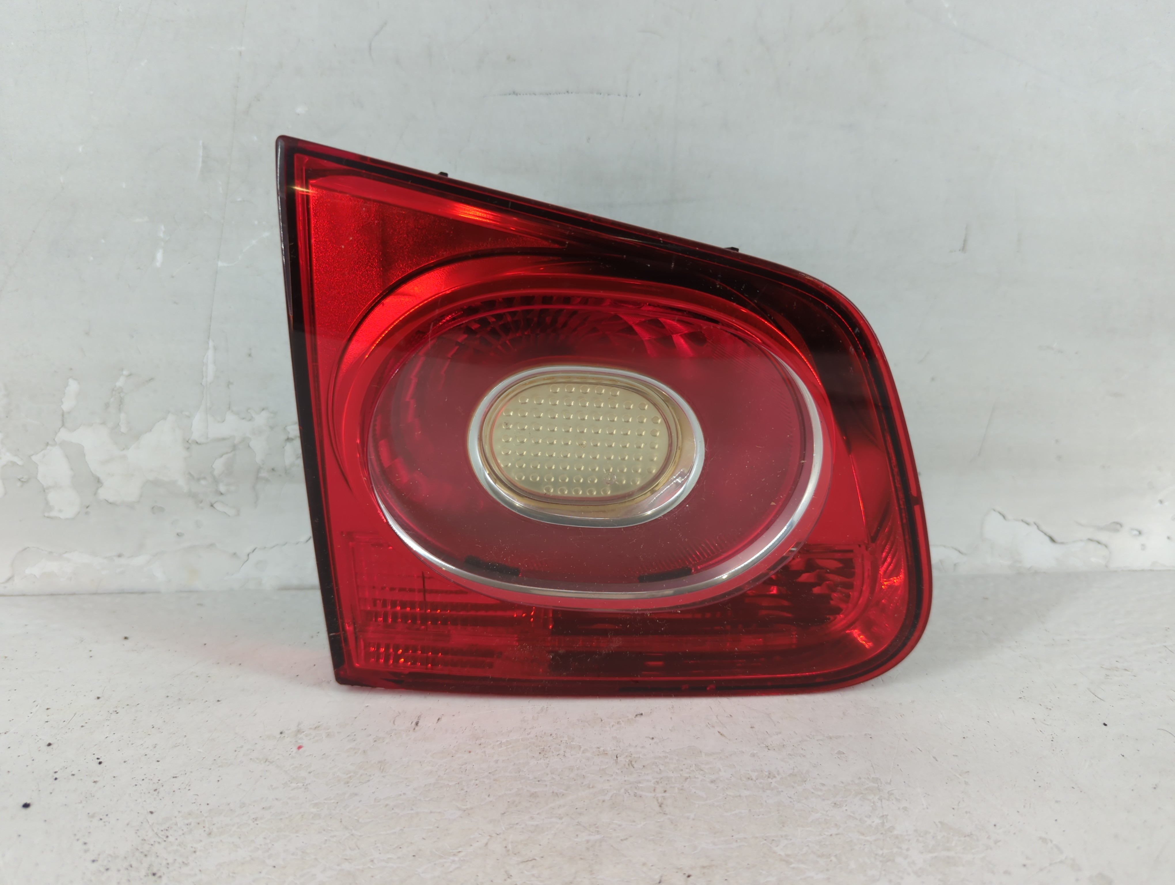 2009-2011 Volkswagen Tiguan Driver Left Side Tail Light Taillight Oem 802039 - Oemusedautoparts1.com