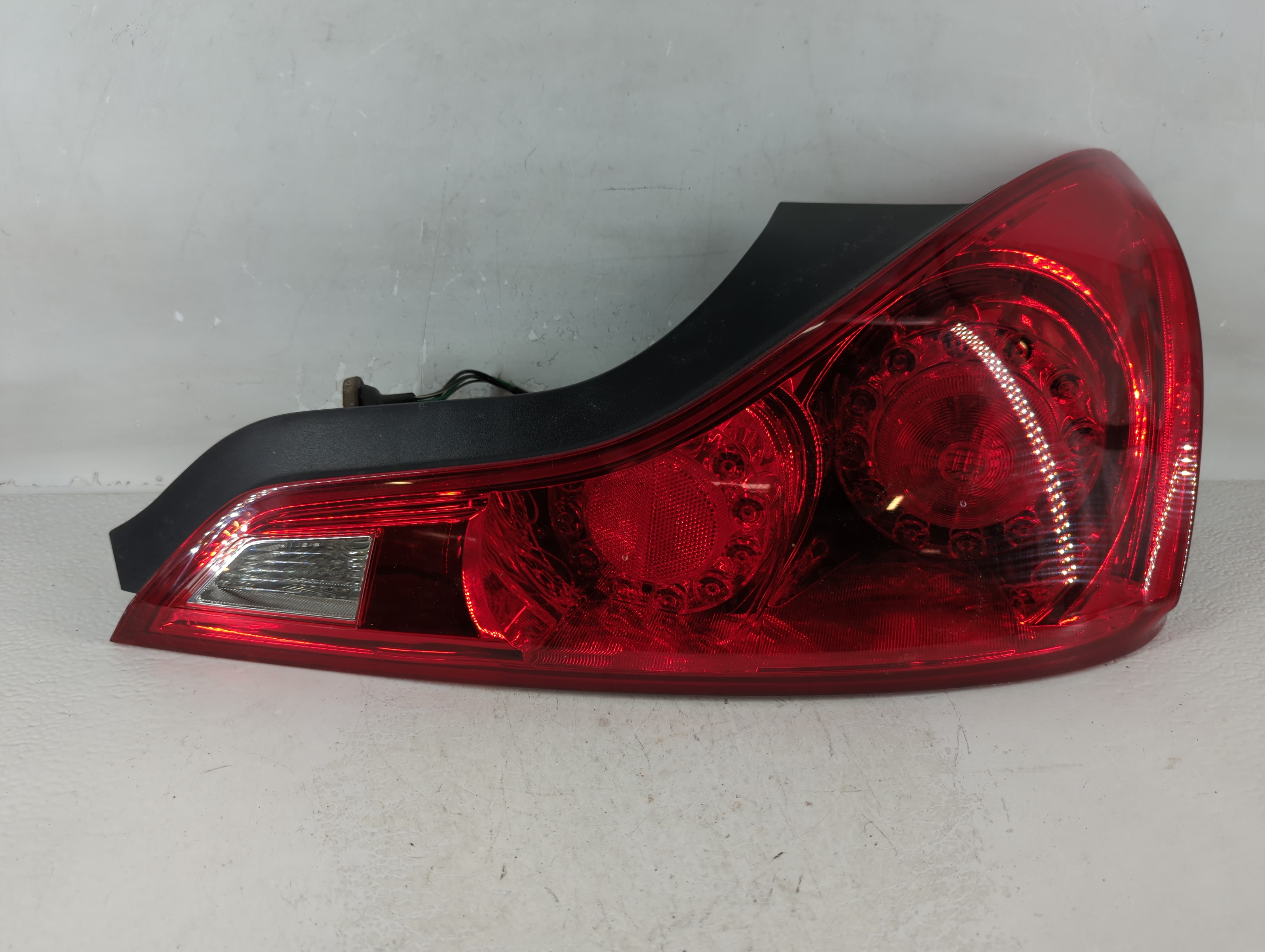 2008-2013 Infiniti G37 Passenger Right Side Tail Light Taillight Oem 802051 - Oemusedautoparts1.com