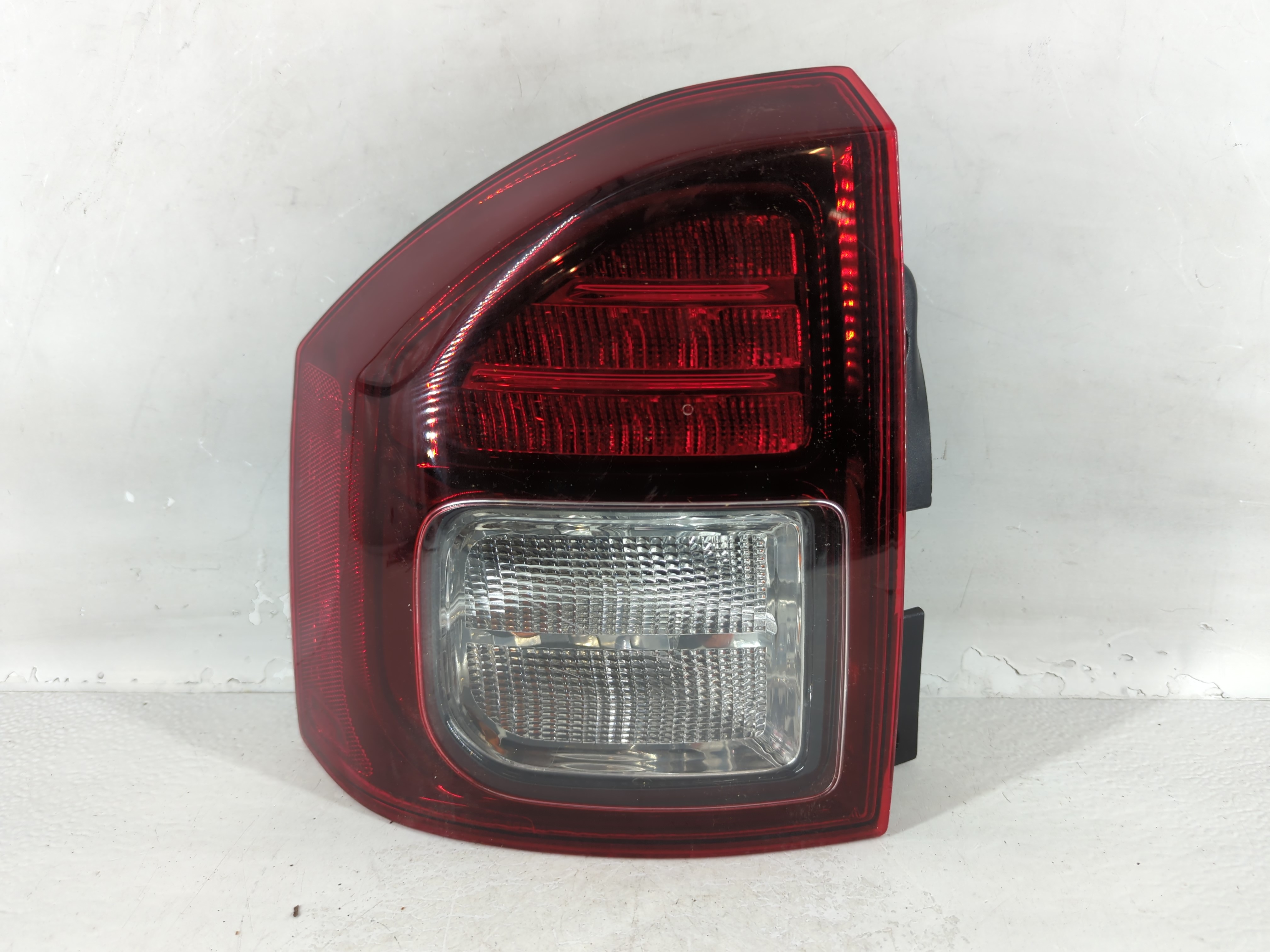 2017 Jeep Compass Driver Left Side Tail Light Taillight Oem 802055 - Oemusedautoparts1.com