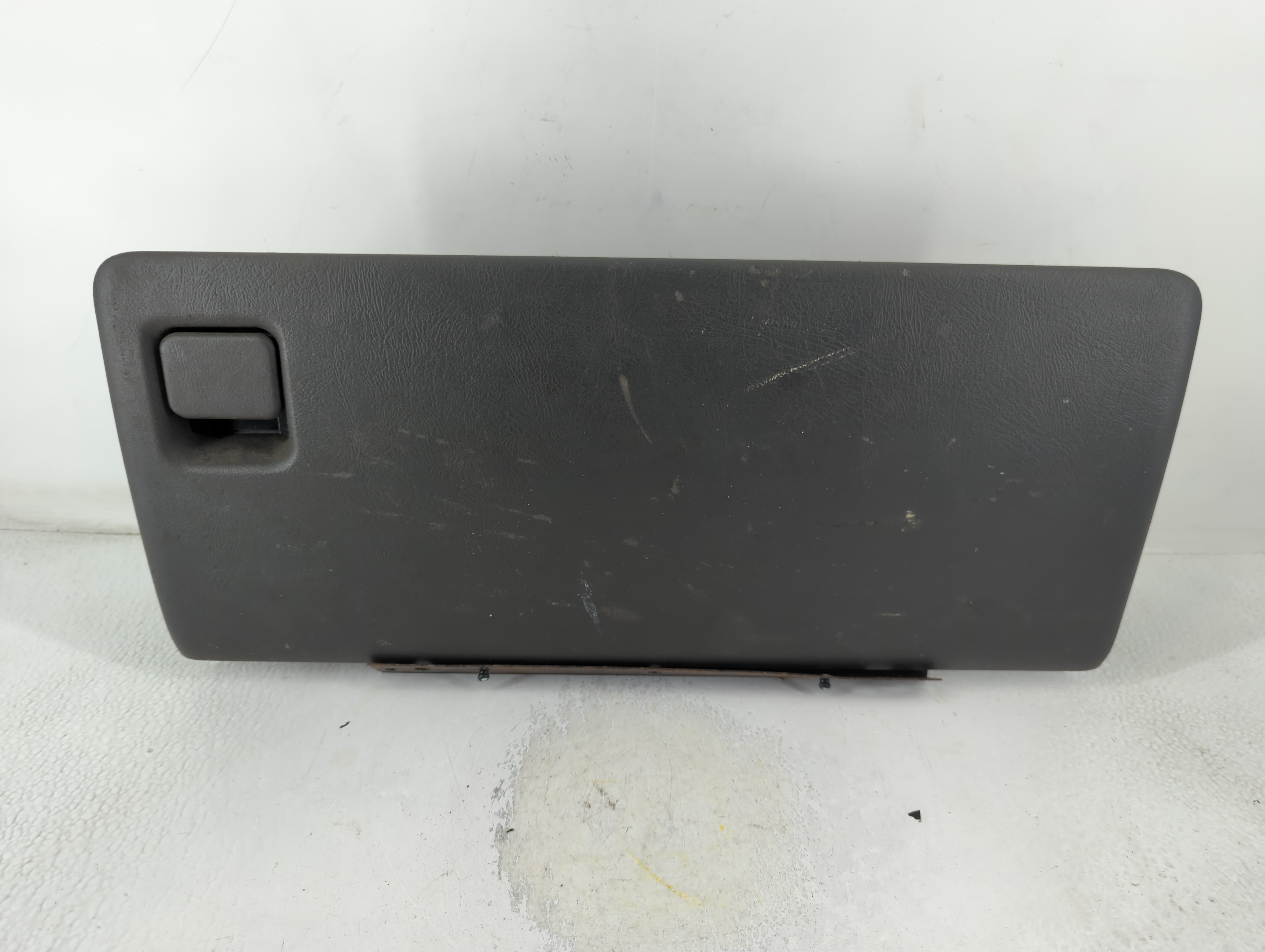 2004 Gmc Sierra 1500 Passenger Glove Box Door Storage Compartment Black 802079 - Oemusedautoparts1.com