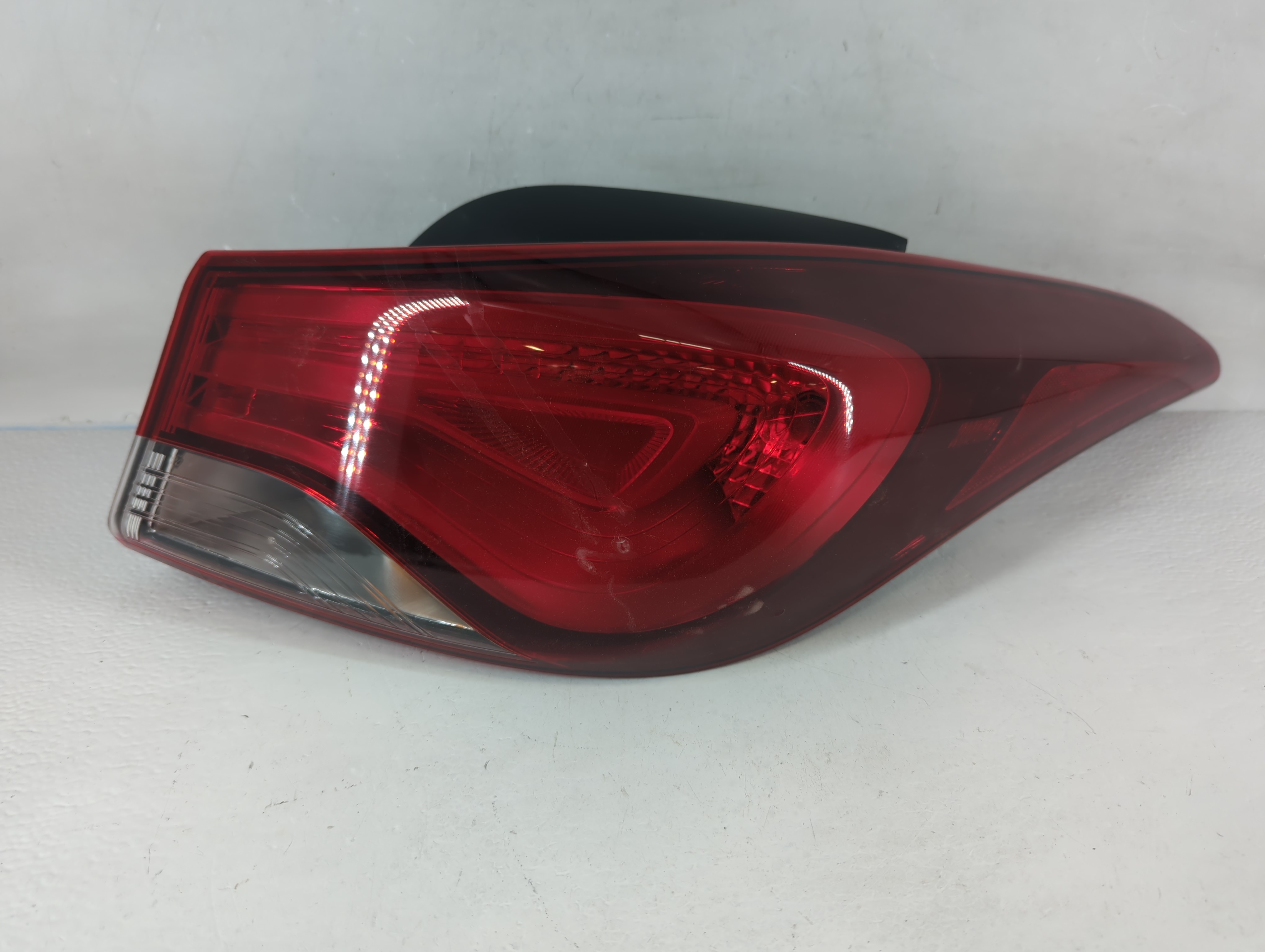 2016-2016 Hyundai Elantra Passenger Right Side Tail Light Taillight Oem 802092 - Oemusedautoparts1.com