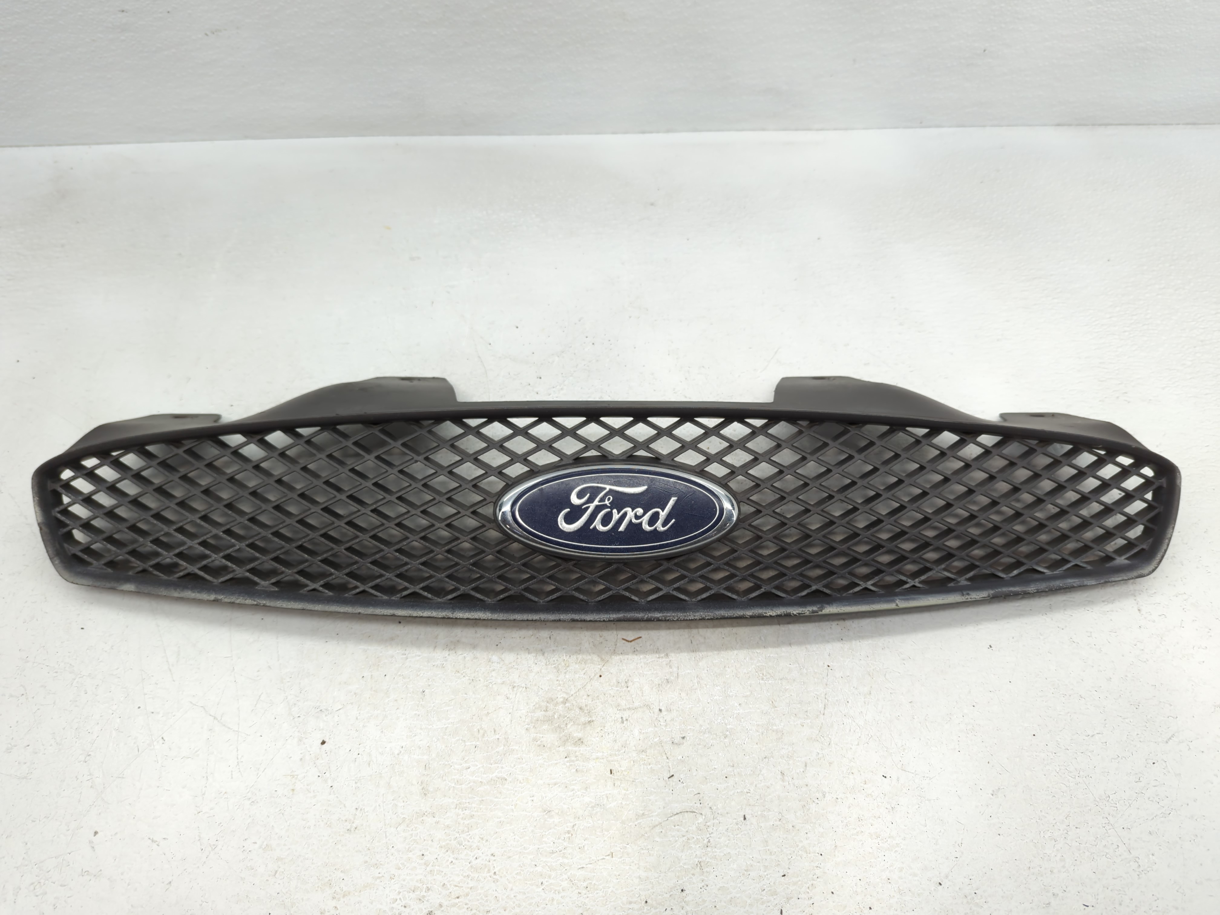 Picture of 2004-2007 Ford Taurus Front Bumper Grille Cover 802103