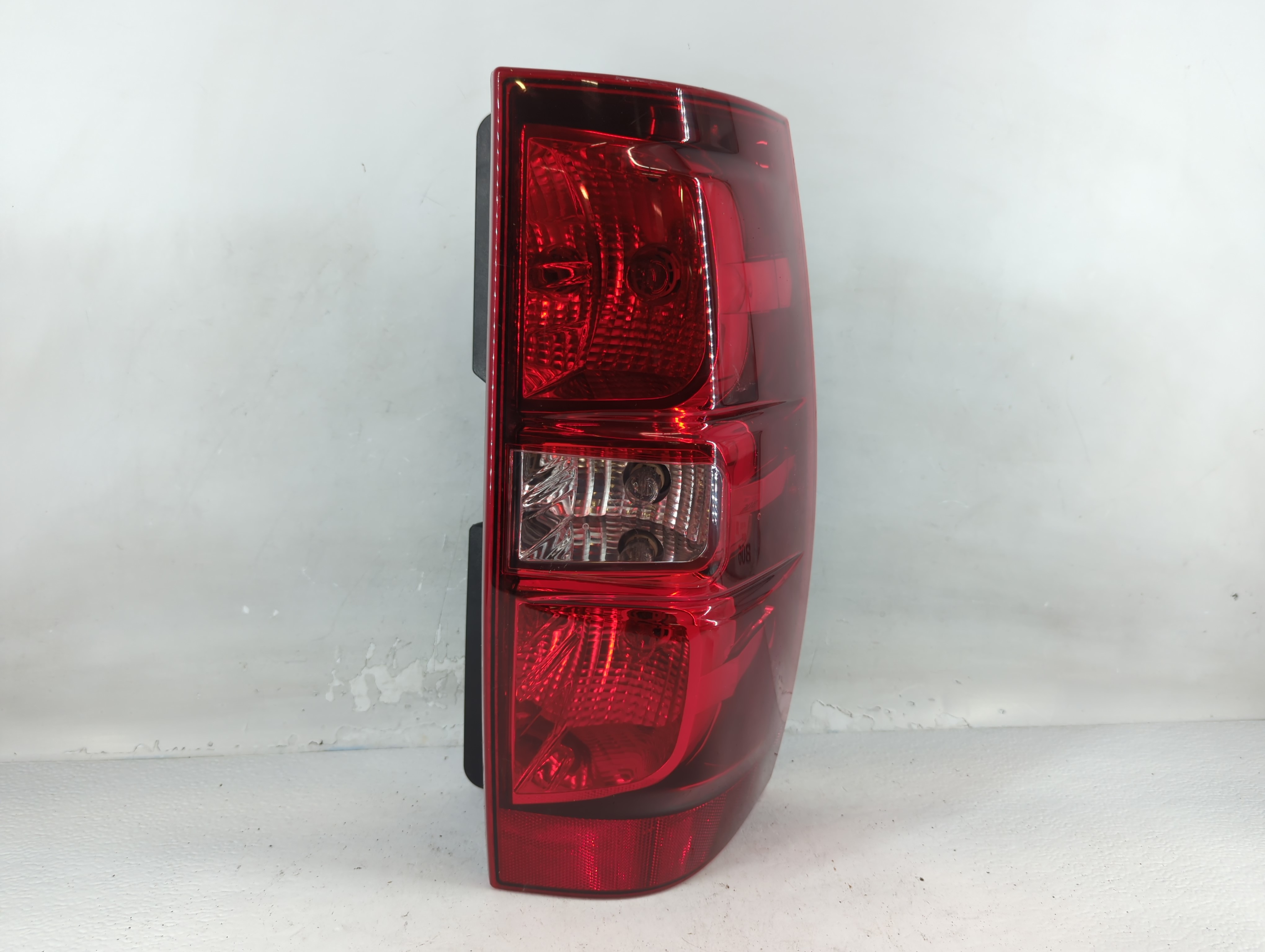 Picture of 2007 Chevrolet Suburban 1500 Passenger Right Side Tail Light Taillight Oem 802110
