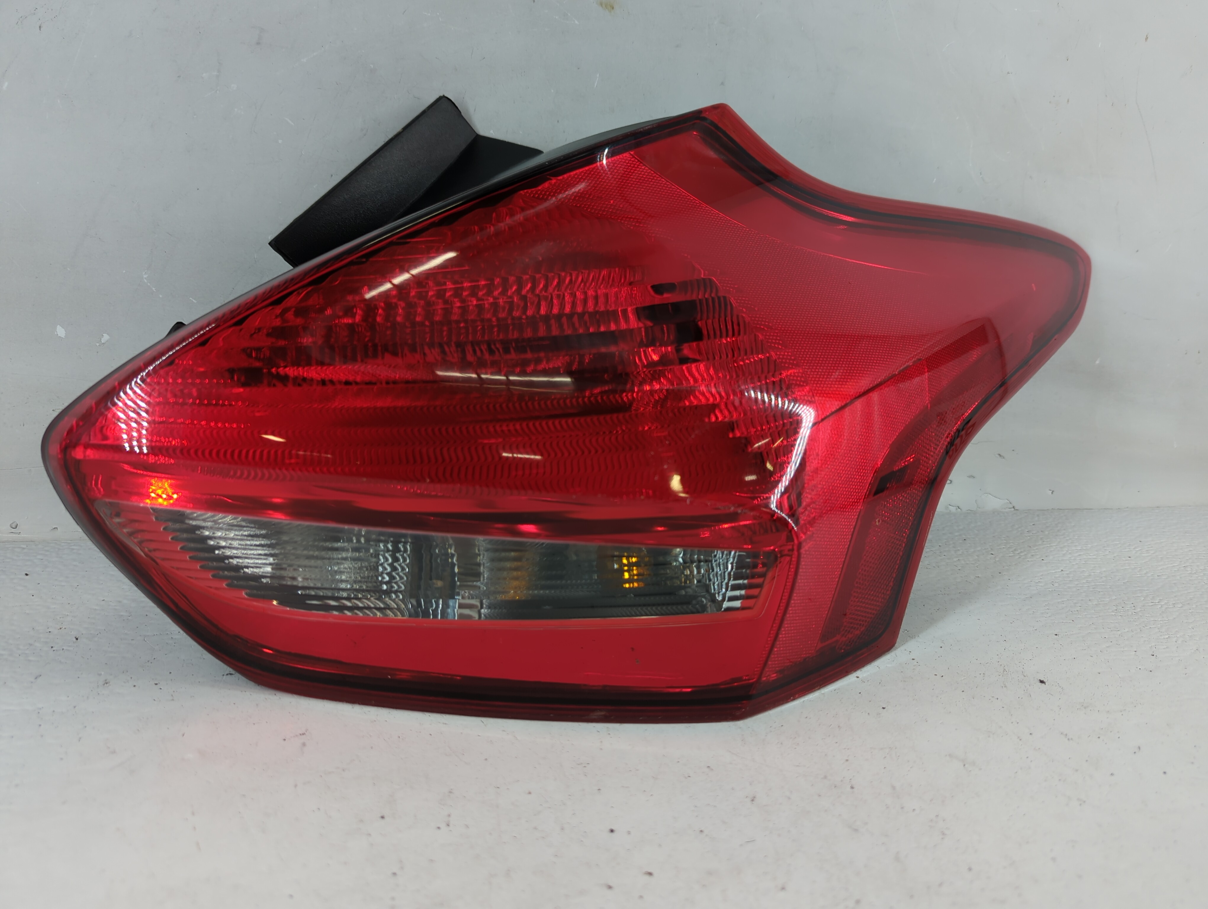 2015-2018 Ford Focus Passenger Right Side Tail Light Taillight Oem 802120 - Oemusedautoparts1.com