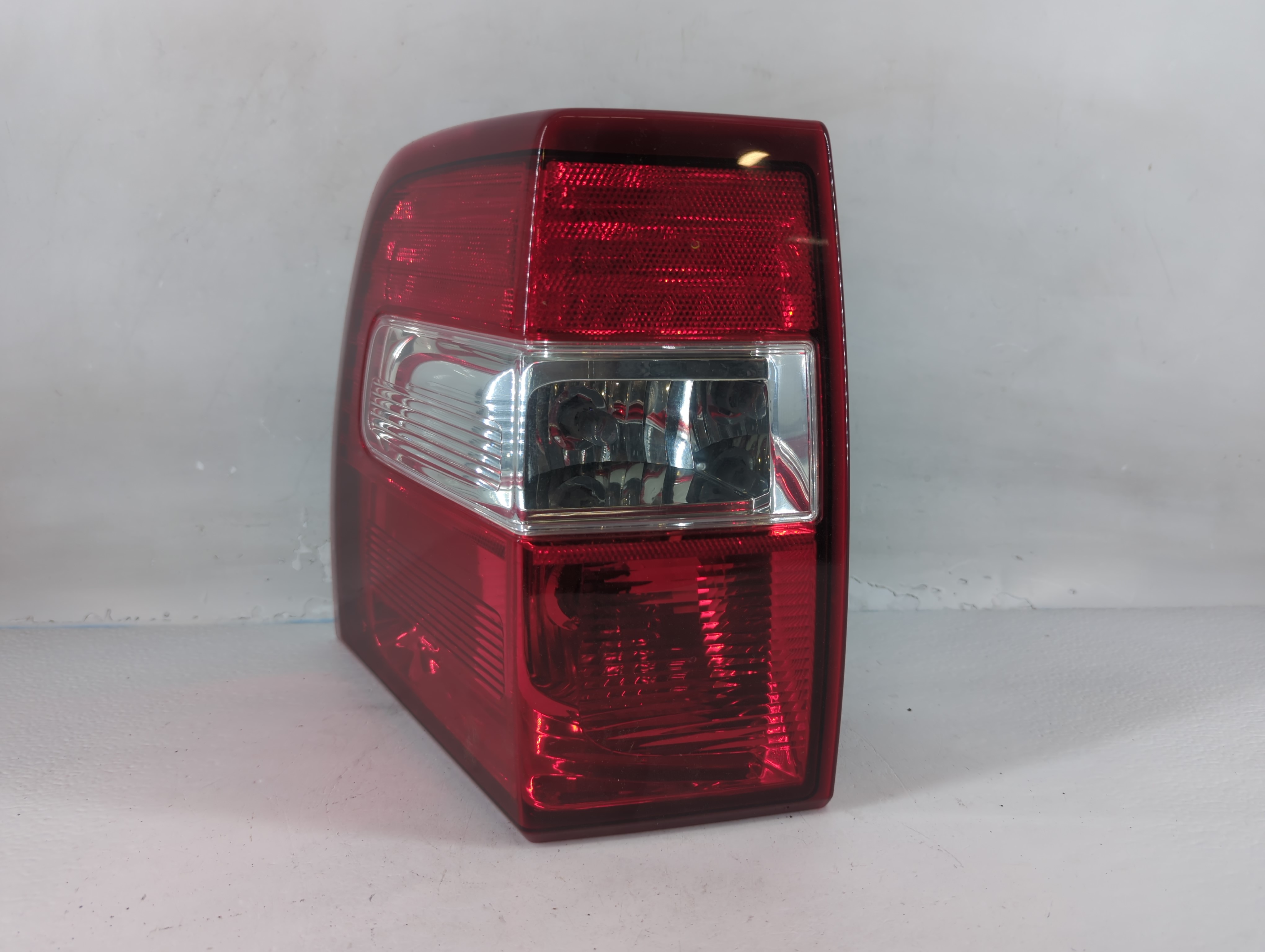 Picture of 2007-2017 Ford Expedition Driver Left Side Tail Light Taillight Oem 802160